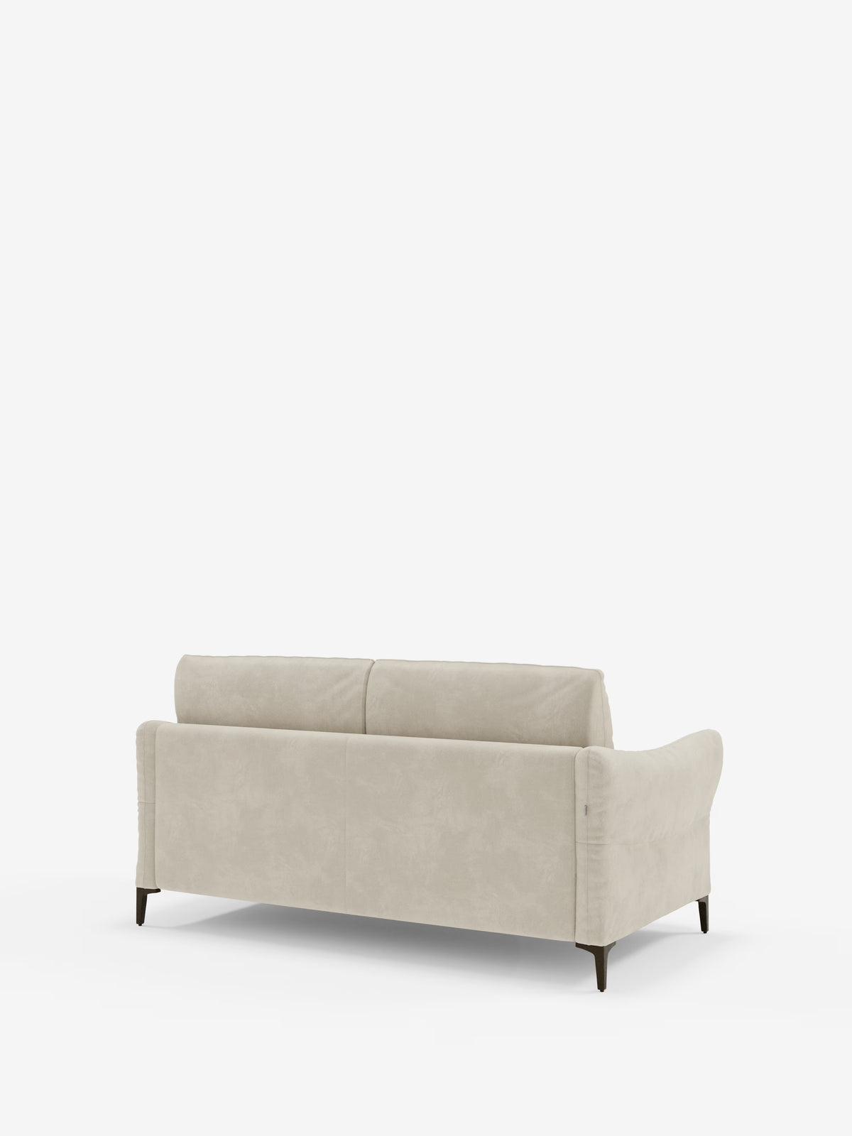 L'immagine mostra il divano letto Dalia di Divani.Store, un divano letto di ispirazione scandinava disponibile nelle versioni a 2, 3 o 4 posti con materasso H18. Ripreso di retro, è rivestito in velluto T30 beige chiaro, un tessuto moderno e resistente alle macchie. Il design è minimalista e moderno, caratterizzato da braccioli arrotondati e da sottili gambe in legno scuro. La sua trama morbida e liscia risalta sullo sfondo bianco, mettendo in risalto la forma elegante e il colore del divano.
