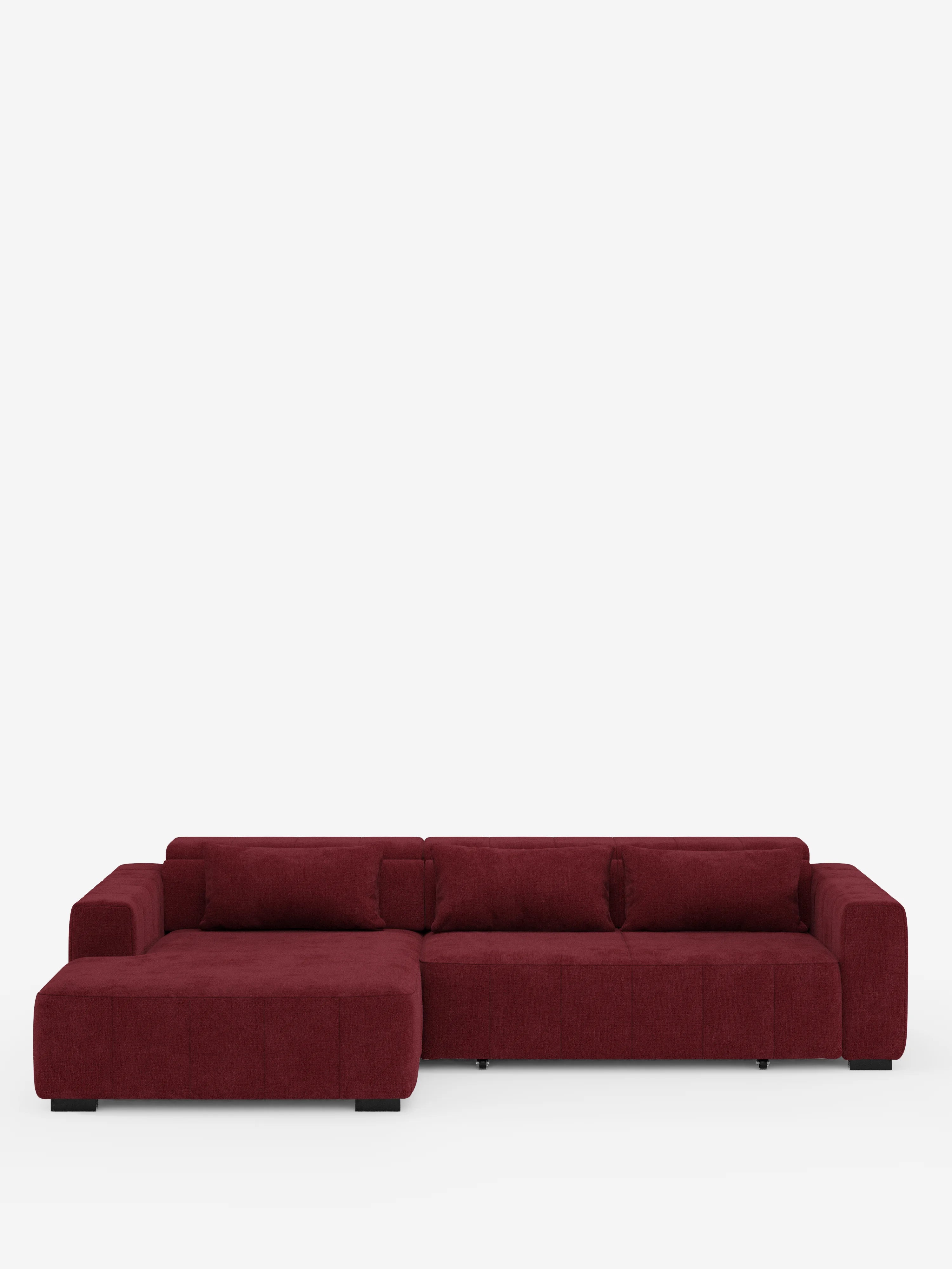 Un divano angolare in stile dorico contemporaneo con penisola e sedute allungabili con funzione relax elettrica di Divani.Store, rivestito in tessuto T23 rosso intenso e resistente alle macchie, è esposto su uno sfondo bianco. Sul lato sinistro, la chaise longue estesa si abbina ai braccioli larghi e agli schienali bassi con poggiatesta regolabili. Il resto di questo divano moderno offre sedute spaziose e imbottite ed è caratterizzato da robusti piedini neri a blocco visibili nella parte inferiore.