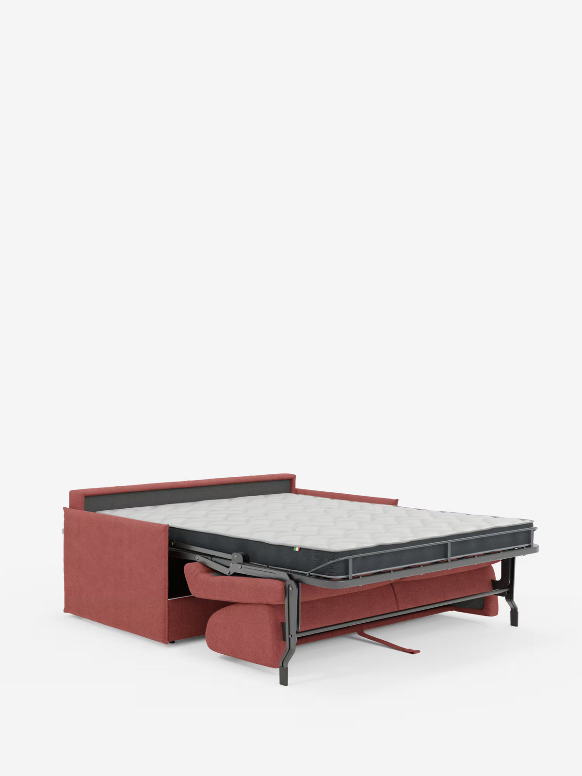 Il divano letto matrimoniale sfoderabile Evans di Divani.Store, qui raffigurato in rosso con il materasso grande grigio esteso e la struttura metallica a vista, presenta un design compatto e schienale e braccioli dritti. Il divano è completamente aperto in modalità letto, il tutto su uno sfondo bianco a tinta unita.