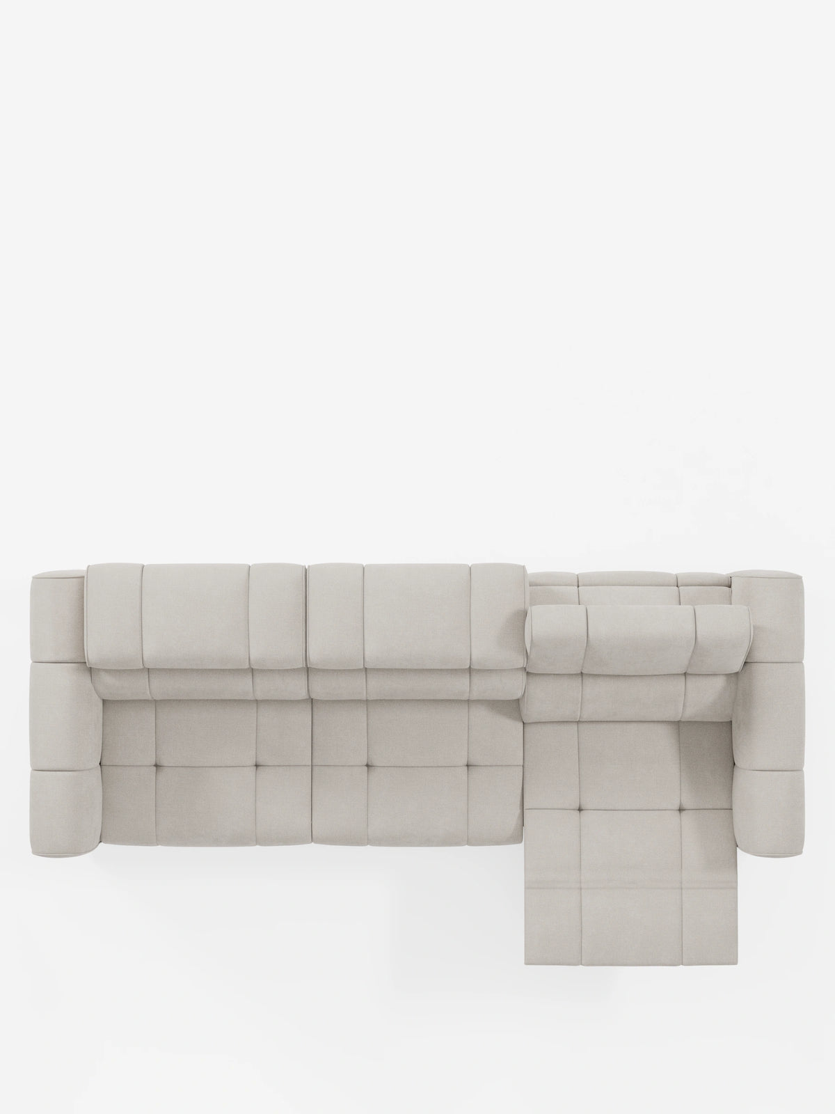 Vista dall'alto di un divano modulare Giotto color beige chiaro a 4 posti con poggiatesta reclinabili e funzione relax elettrica opzionale, rivestito in tessuto smacchiabile T23, con cuscini trapuntati, sezione terminale allungata e poggiatesta inclinato.