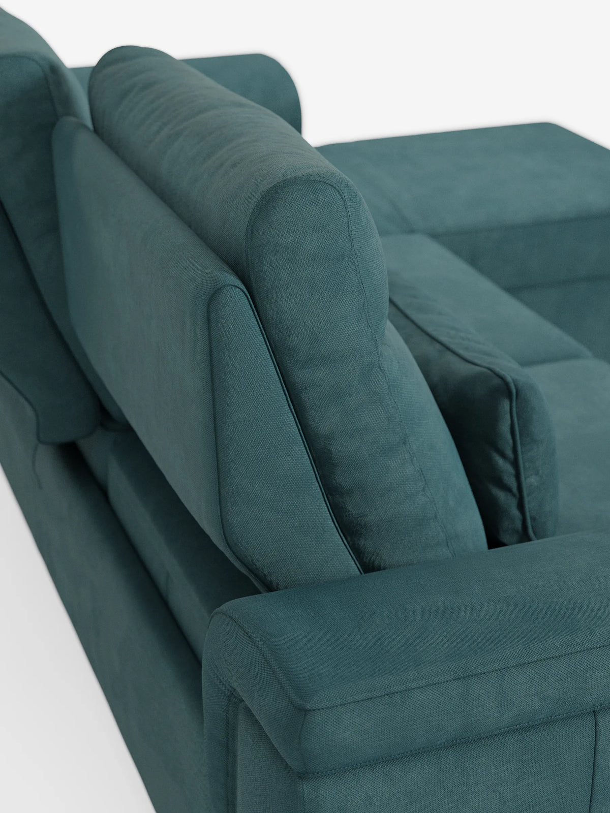 Una ripresa ravvicinata con angolazione dall'alto di un divano letto angolare Ischia color verde acqua, in misto lino, con schienali traslanti, che mette in risalto il tessuto a trama e i versatili schienali regolabili.