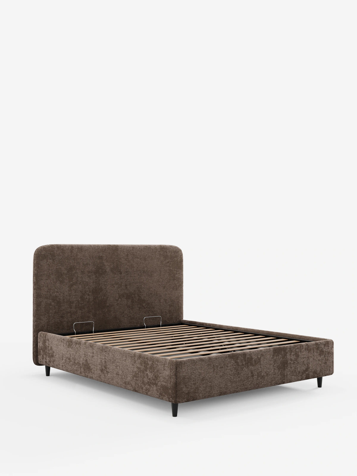 Il letto KAELOS, un modello minimalista imbottito con contenitore, gambe alte e testiera arrotondata in tessuto ciniglia, presenta una testiera arrotondata, un tessuto marrone testurizzato e sottili gambe scure che risaltano su uno sfondo bianco a tinta unita.