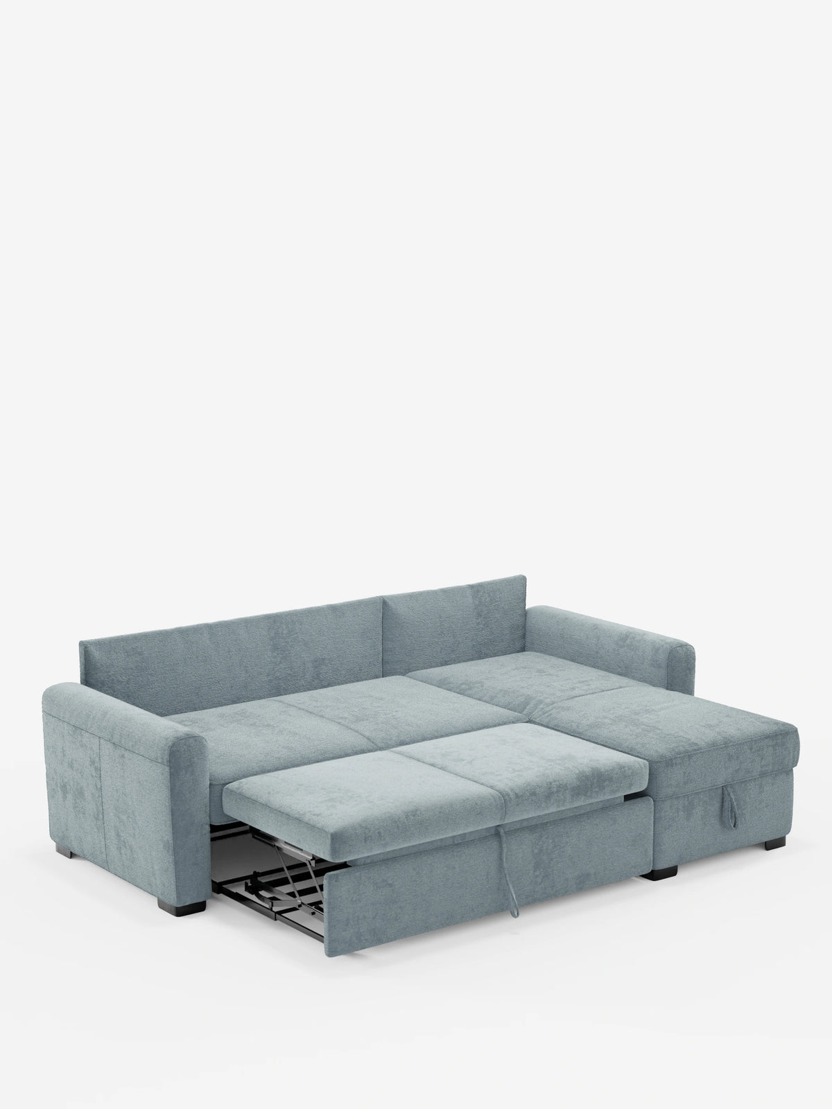 Un divano letto Ottaviano azzurro con estrazione - penisola reversibile e contenitore in tessuto materico smacchiabile, dotato di estrazione, chaise longue laterale, braccioli rettangolari bassi e design minimalista su sfondo bianco.