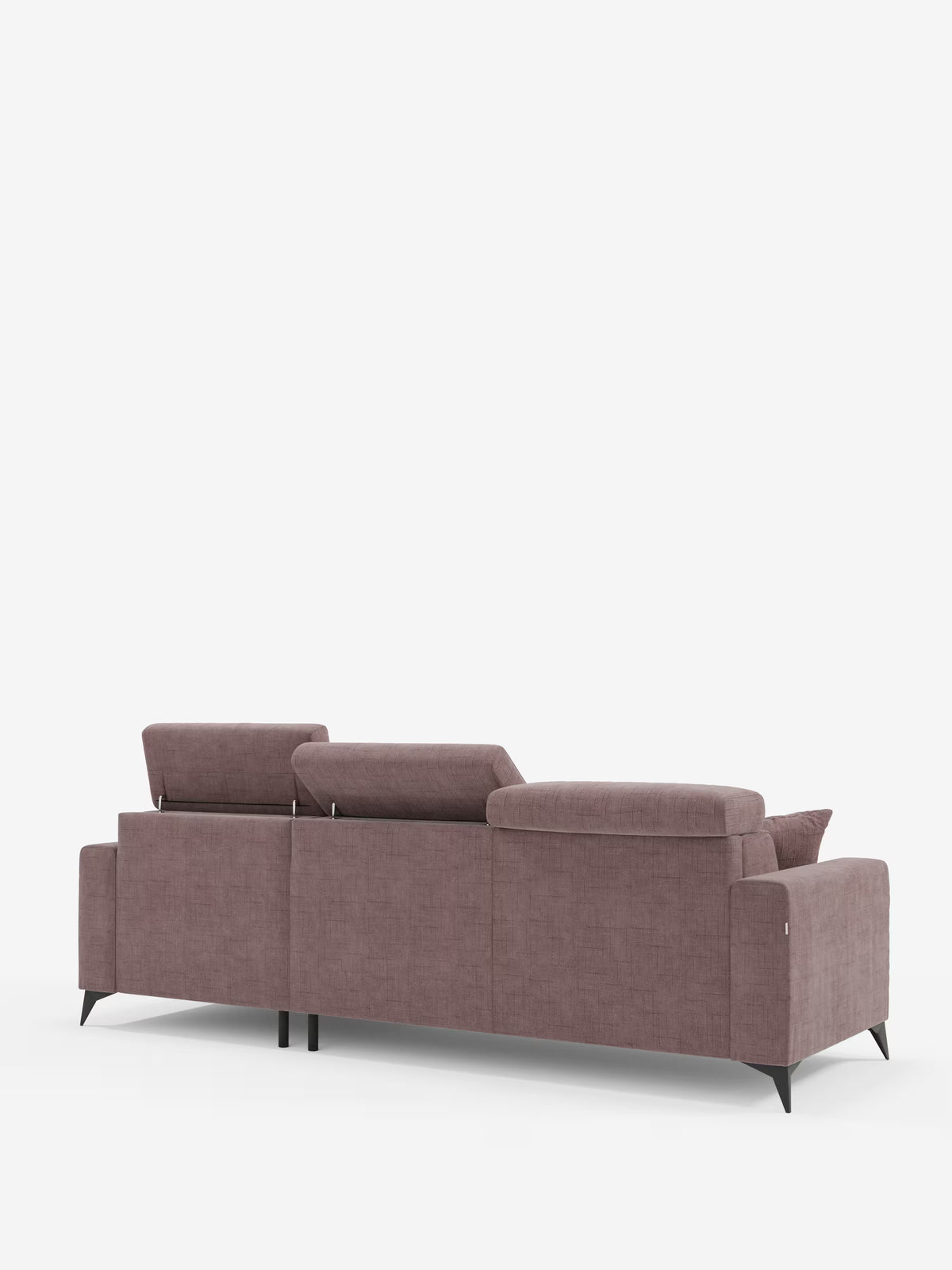 Un divano letto angolare Pegaso color malva di Divani.Store, rivestito in tessuto jacquard T22 antimacchia, è dotato di tre poggiatesta regolabili, gambe in metallo inclinate e un’elegante silhouette rettangolare con chaise longue contenitiva; è raffigurato di retro su uno sfondo bianco a tinta unita.