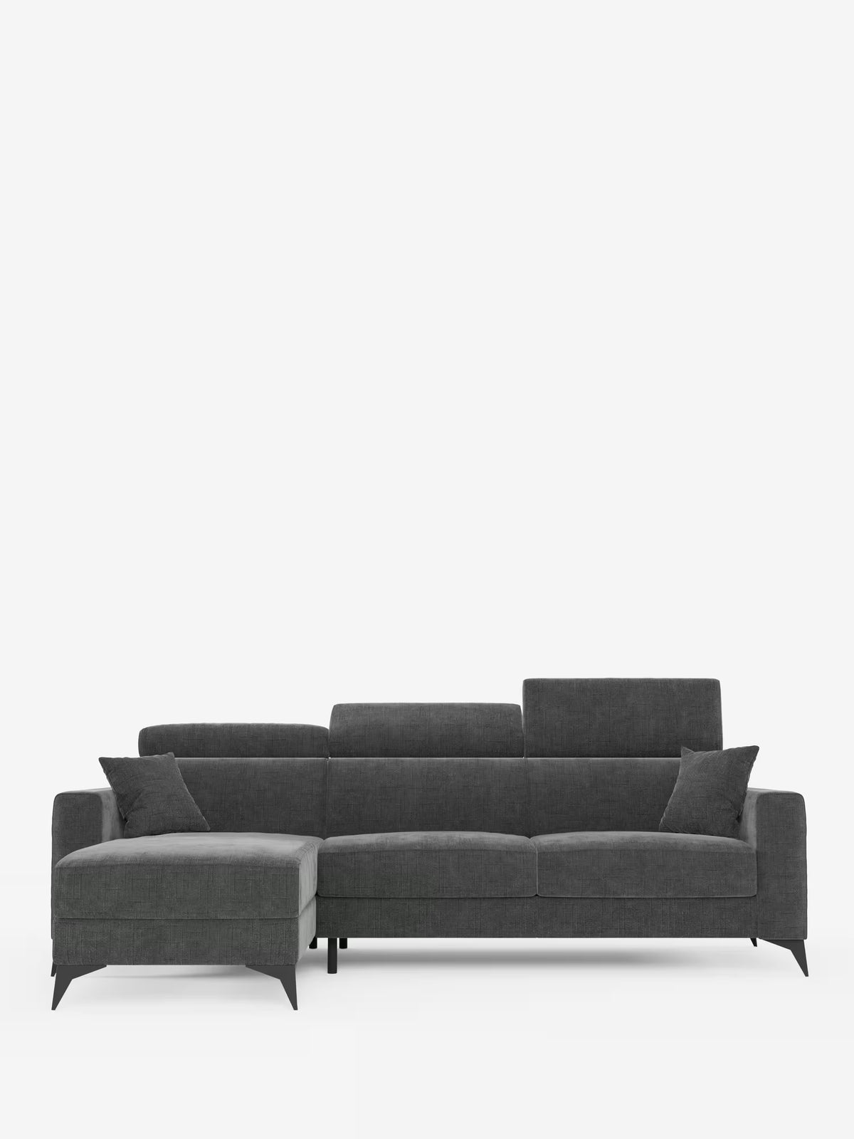 Vi presentiamo il divano letto angolare Pegaso di Divani.Store: un moderno divano componibile in grigio scuro, realizzato in tessuto jacquard antimacchia (T22). Si caratterizza per le linee pulite ed eleganti, una chaise longue orientata a sinistra con una pratica penisola contenitore per riporre comodamente gli oggetti e due cuscini decorativi abbinati. I poggiatesta regolabili e le sottili gambe in metallo nero ne completano il look contemporaneo, che risalta su uno sfondo bianco a tinta unita.