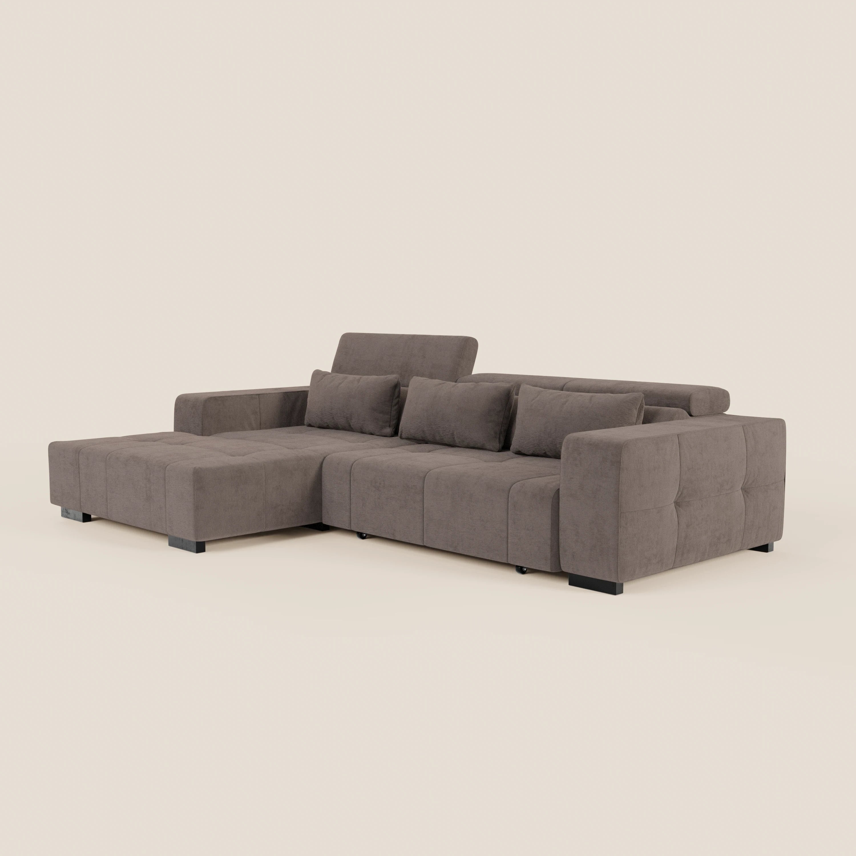 Il Monarch Divano angolare con penisola e Relax Elettrico di Divani.Store è caratterizzato da una forma a L, tessuto smacchiabile T31 marrone, cuscini di seduta e di schienale in tessuto felpato, poggiatesta reclinabili e gambe basse nere per un look moderno.