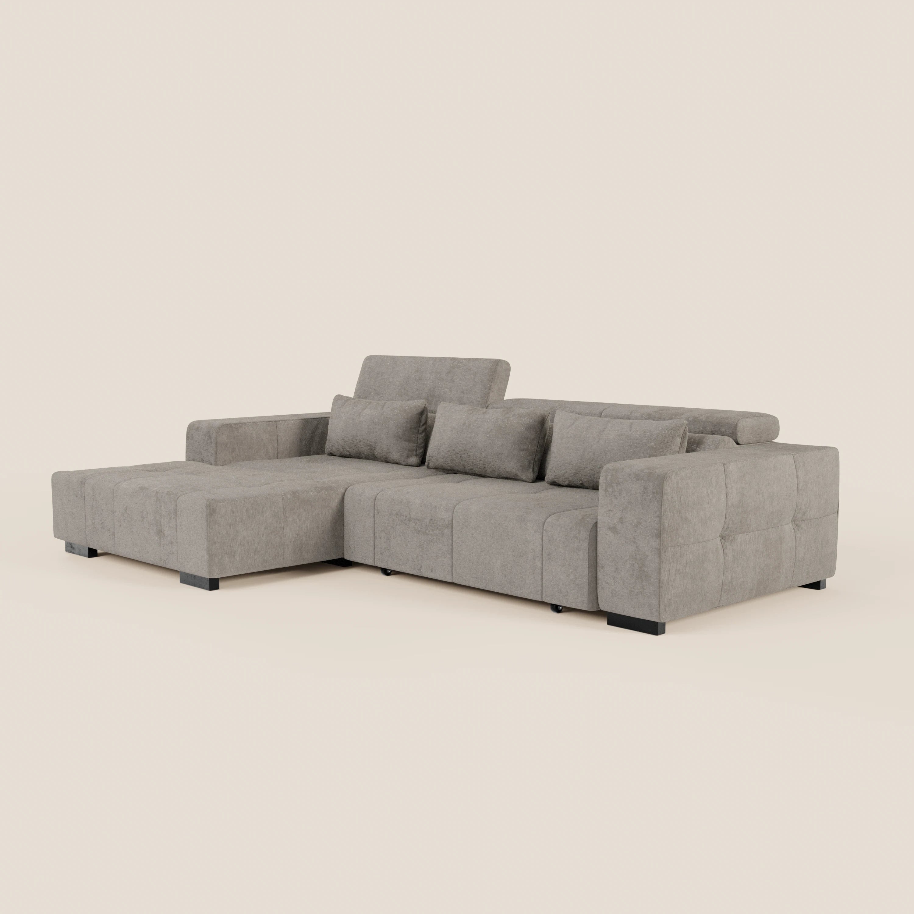 Il Monarch Divano angolare con penisola e Relax Elettrico di Divani.Store è caratterizzato da tessuto T31 grigio chiaro antimacchia, poggiatesta reclinabili, sedute allungabili e un design elegante a forma di L, perfetto per gli spazi abitativi moderni.