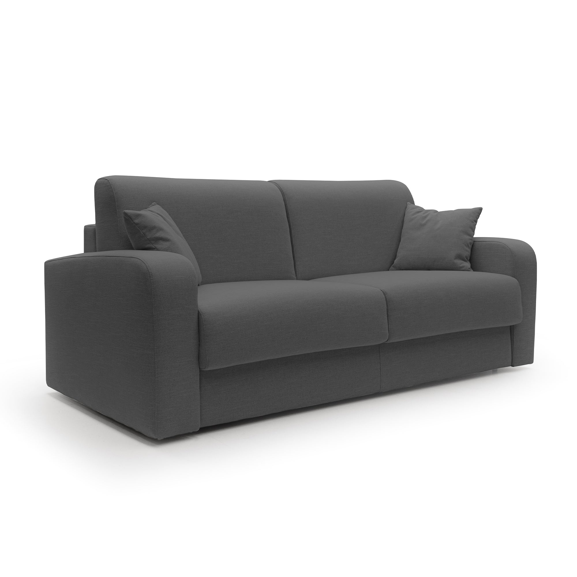 Un divano letto matrimoniale contemporaneo Lebron di Divani.Store, realizzato in tessuto ecosostenibile antracite, largo 176 cm con materasso di dimensioni 120x197 cm. Questo divano letto è caratterizzato da ampi braccioli, due cuscini decorativi coordinati e una silhouette squadrata dalle linee pulite, il tutto su uno sfondo bianco a tinta unita.