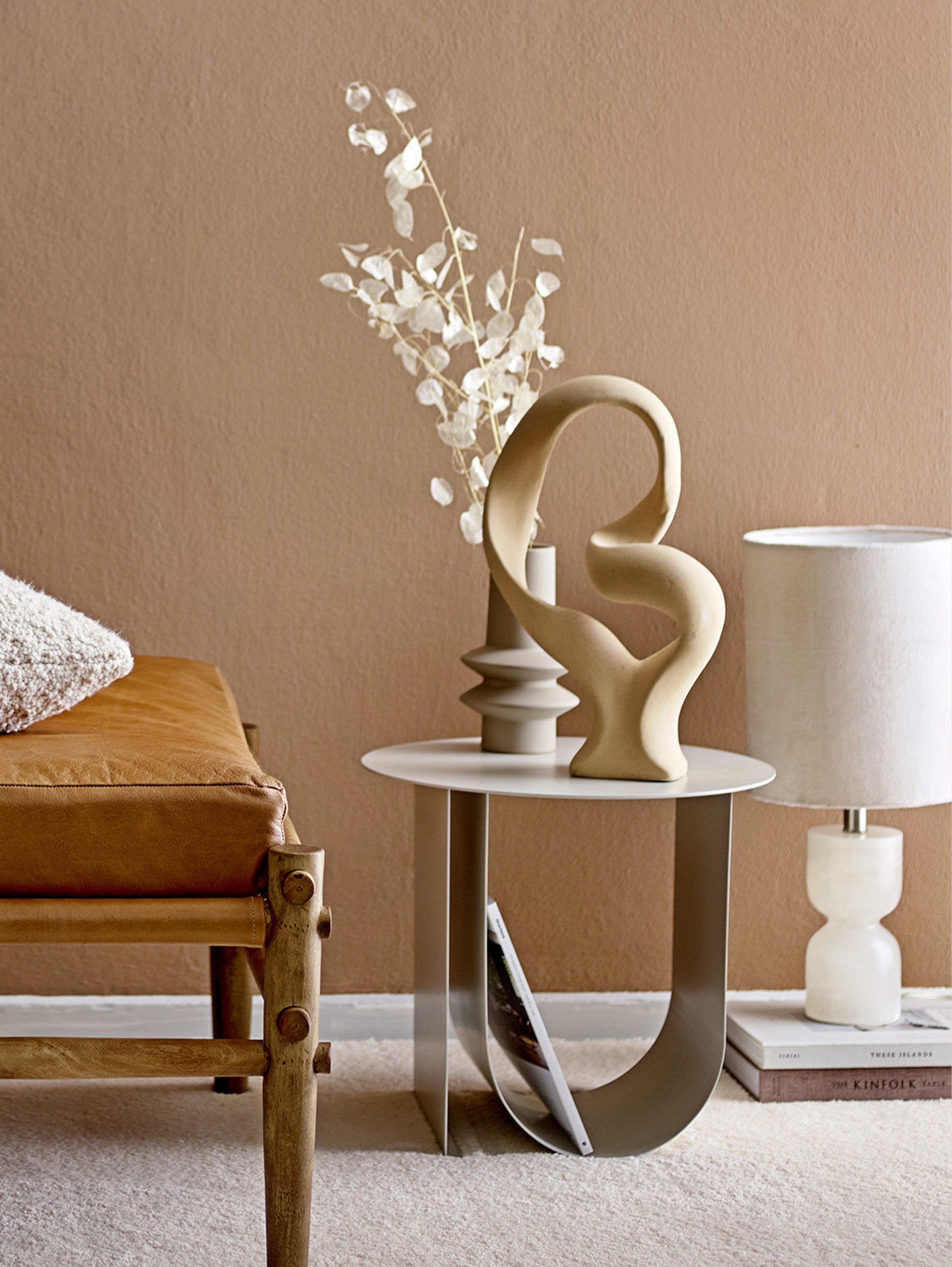 Cher tavolino scandinavo in metallo con spazio portariviste grigio chiaro - divani.store