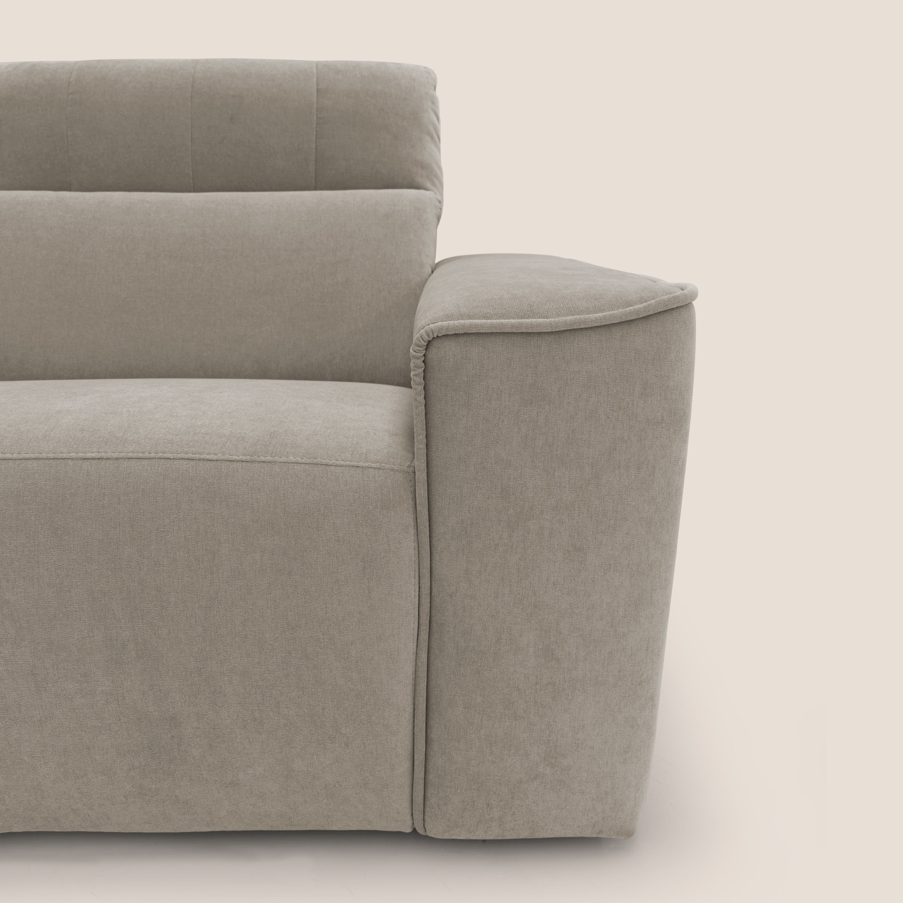 Clark Divano angolare con opzione relax elettrico in tessuto smacchiabile impermeabile T17 beige - divani.store