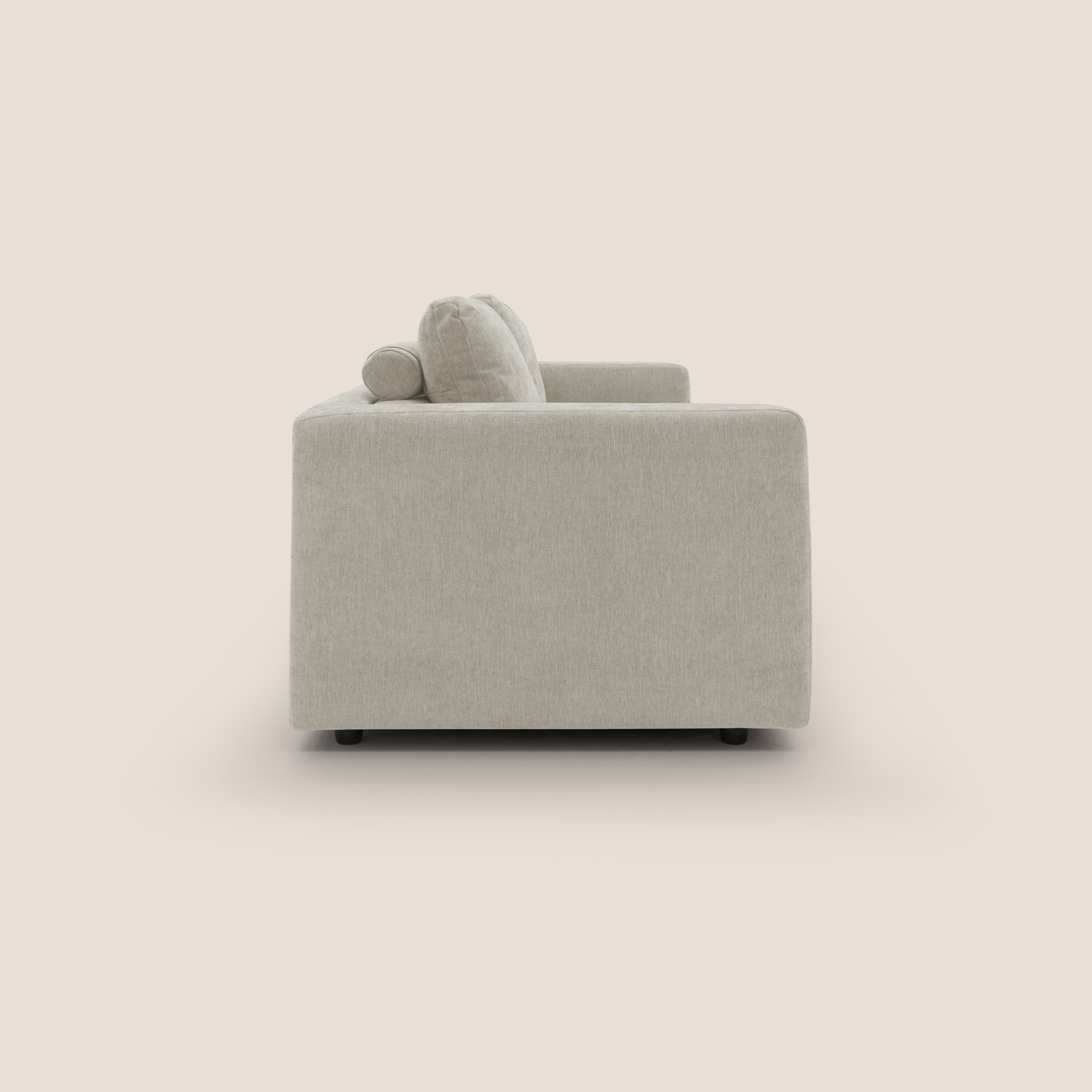 Freia Divano letto minimal materasso h15 cm con morbidi schienali in tessuto impermeabile T14 panna - divani.store