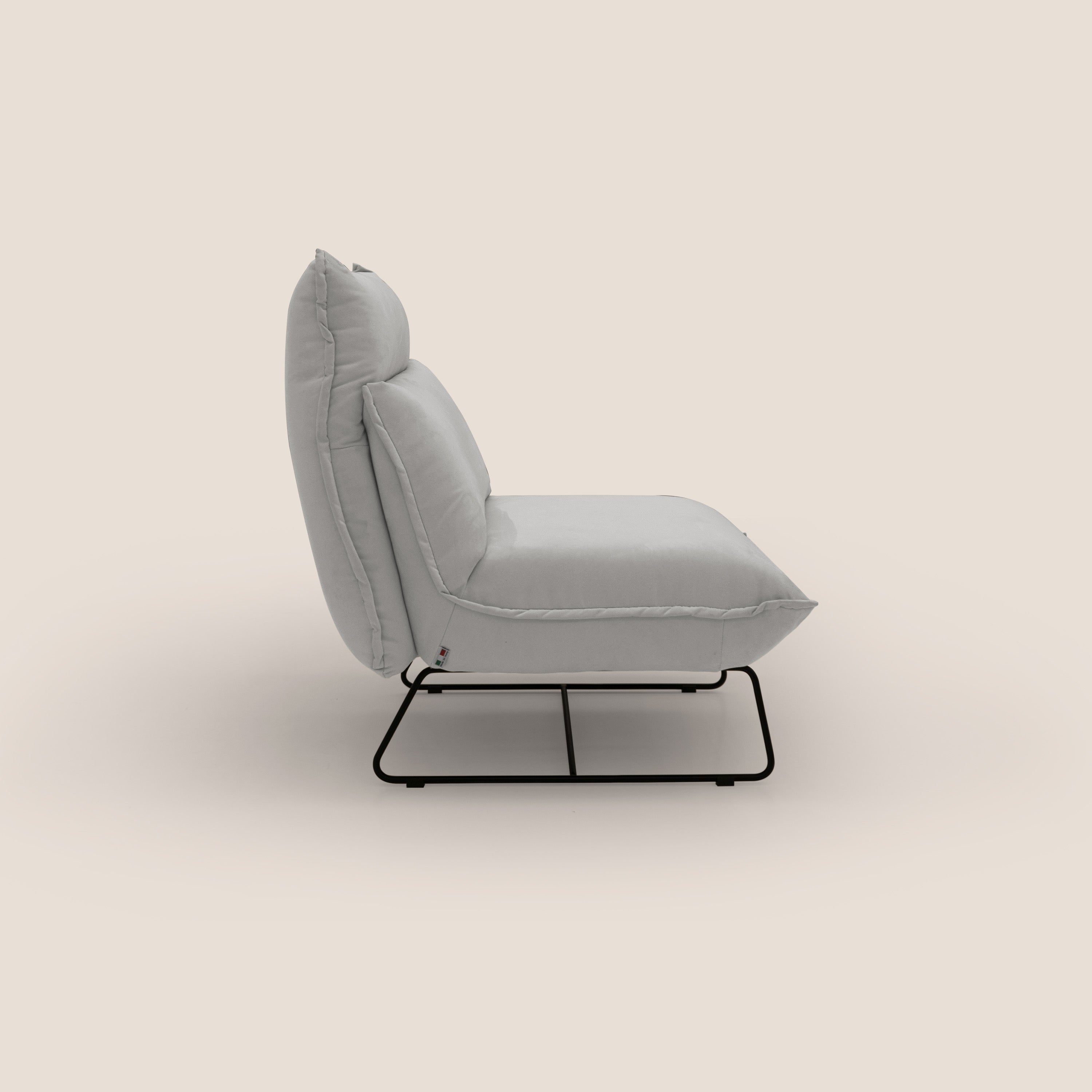 Tessa Poltroncina dal design moderno in morbida microfibra smacchiabile T11 grigio chiaro - divani.store