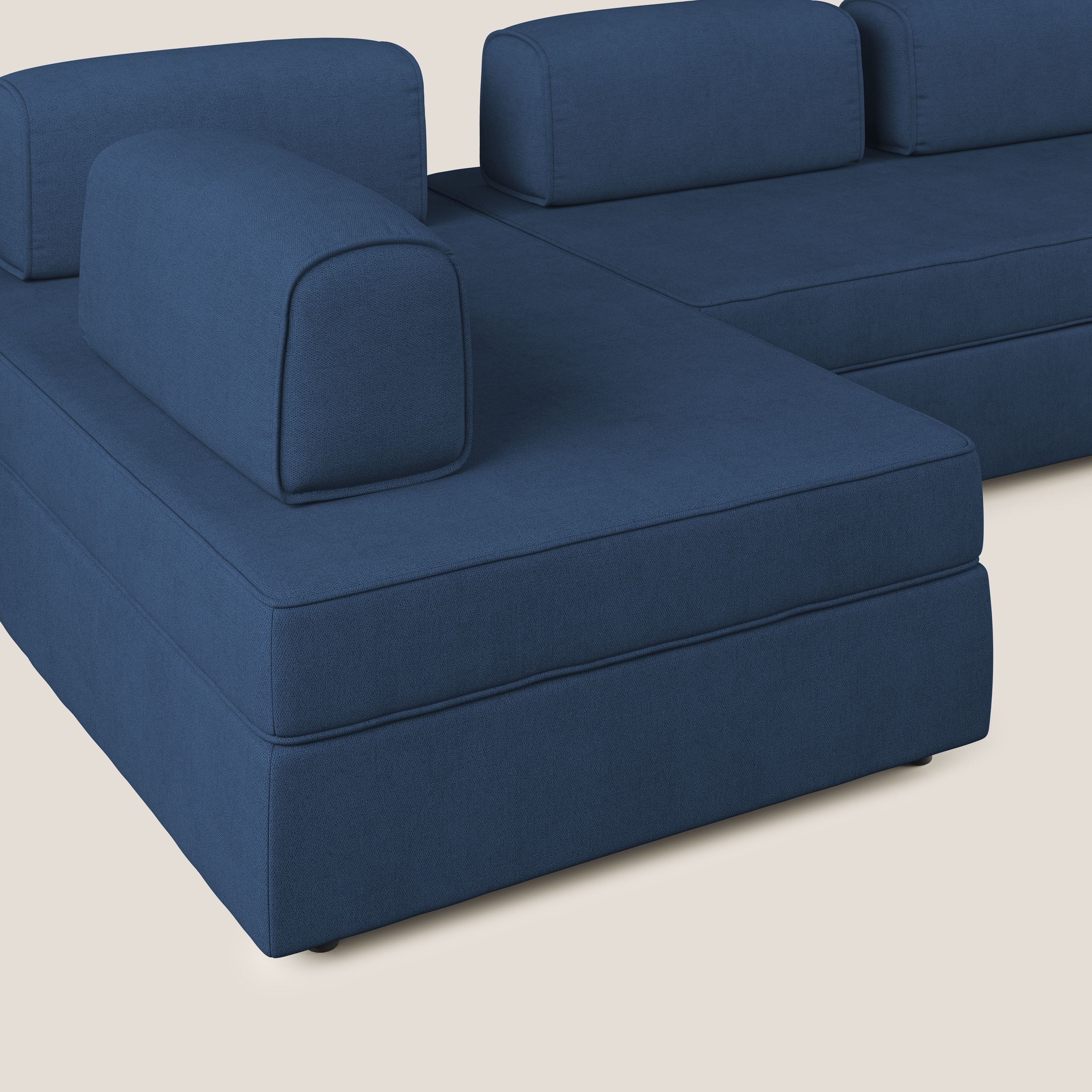 Liberty divano panoramico con pouf estraibile e schienali movibili in tessuto morbido impermeabile T02 blu - divani.store