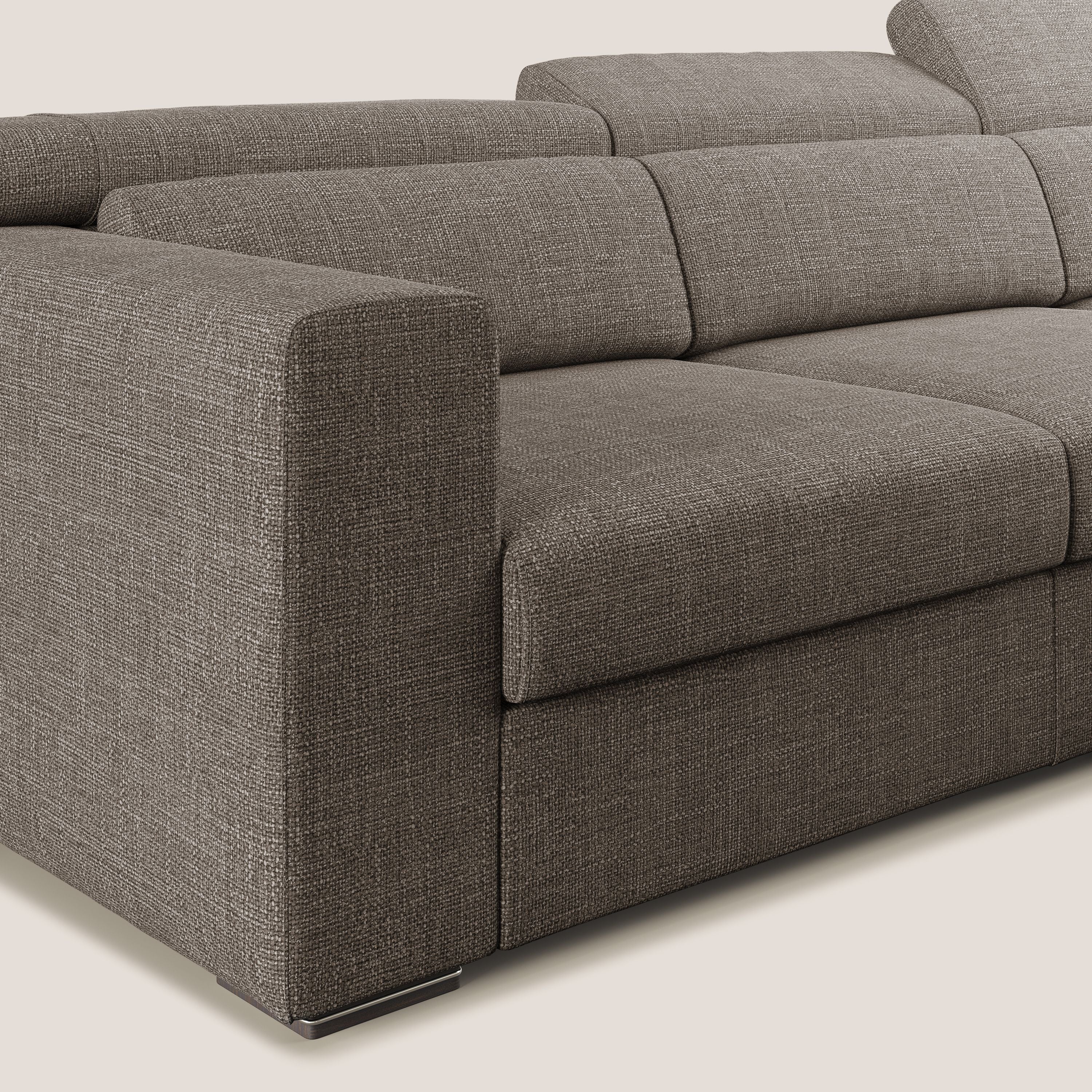 Vegas divano angolare con poggiatesta reclinabili in morbido tessuto impermeabile T06 marrone - divani.store