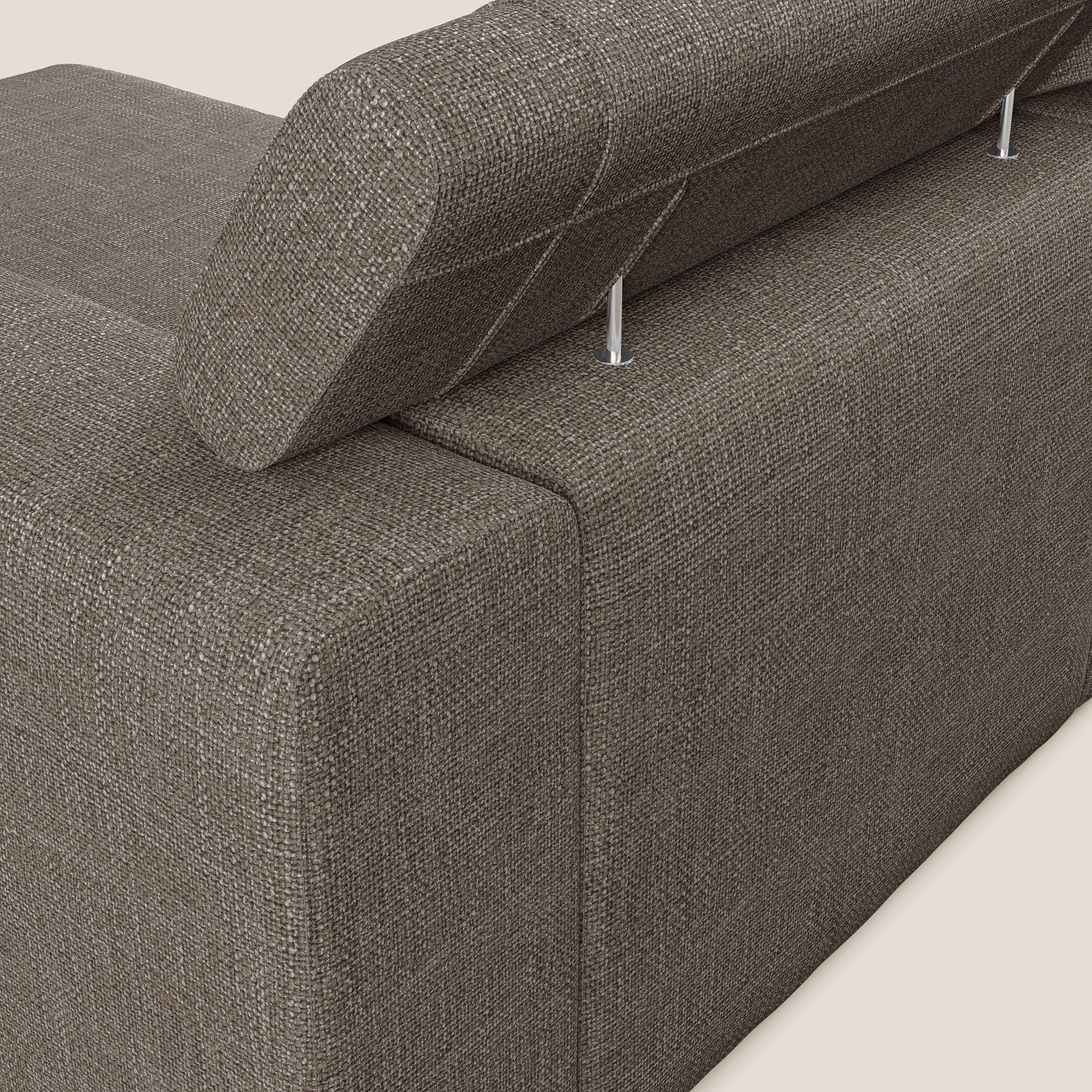 Vegas divano angolare con poggiatesta reclinabili in morbido tessuto impermeabile T06 marrone - divani.store