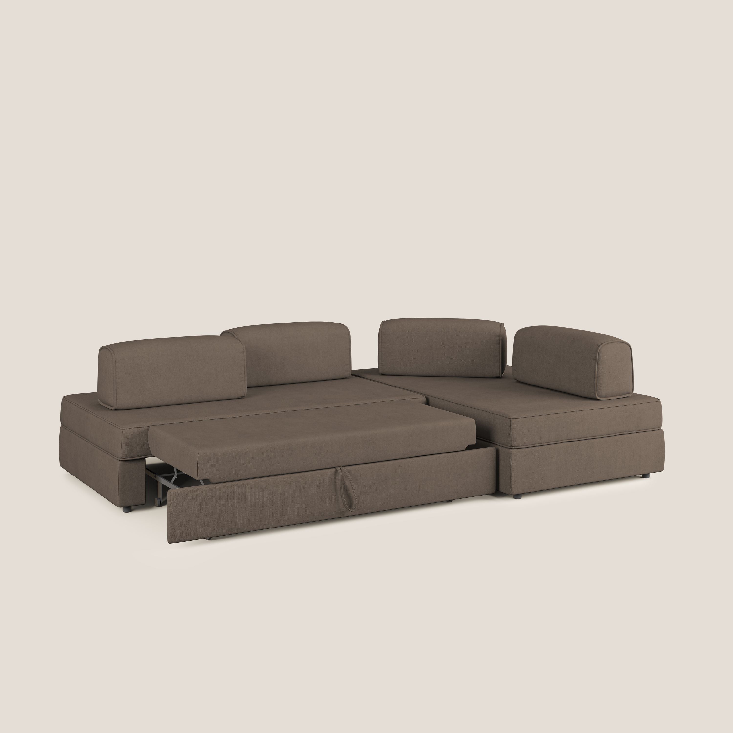 Liberty divano angolare con pouf estraibile e schienali movibili in tessuto morbido impermeabile T02 marrone - divani.store