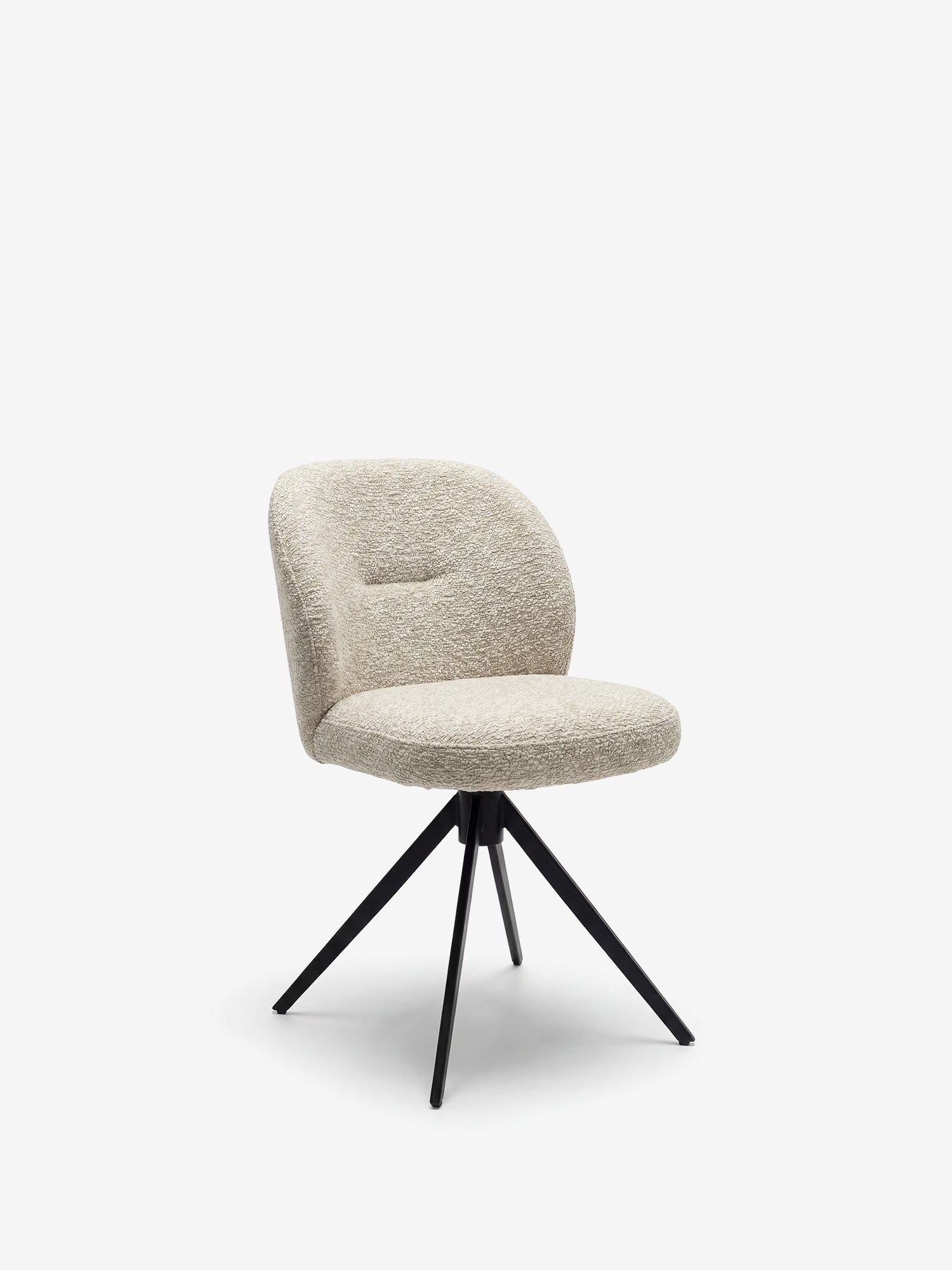 La sedia imbottita Alba di Divani.Store è realizzata in tessuto effetto cotone certificato OEKO-TEX® color beige chiaro e presenta uno schienale curvo, sostenuto da gambe in metallo nero inclinate verso l’esterno, che le conferiscono un look moderno e minimalista.