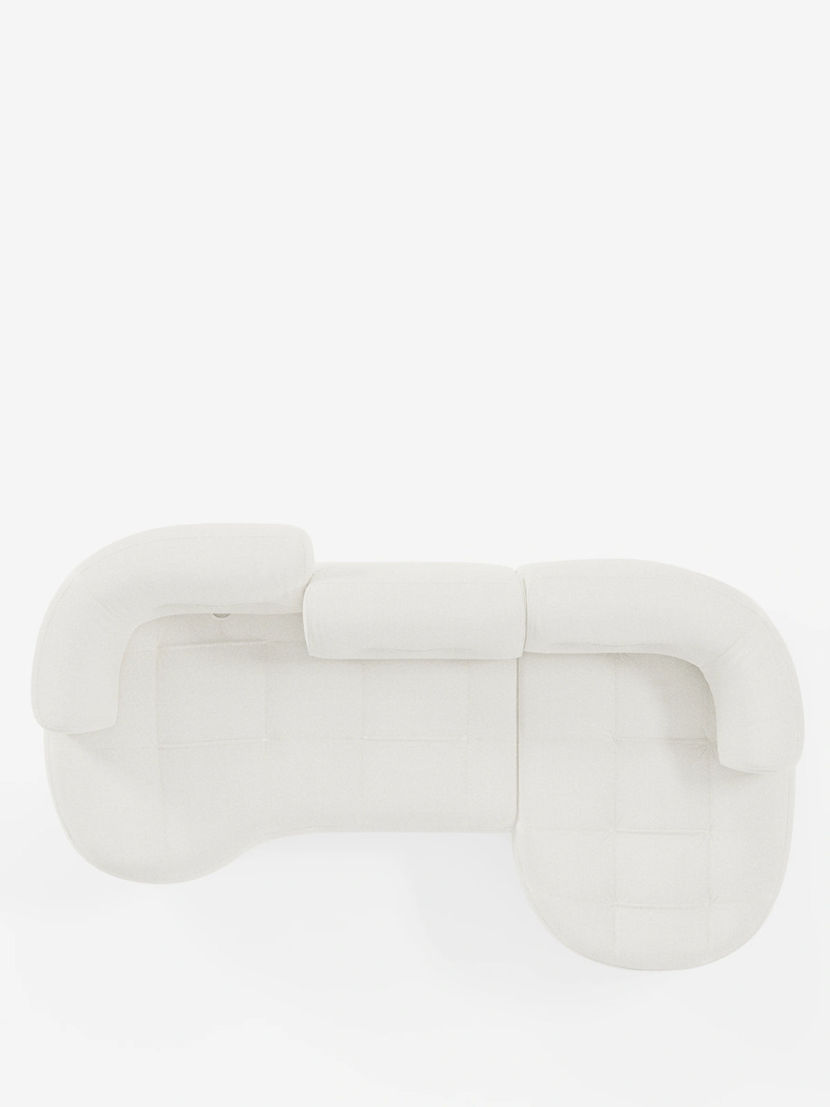 Vista dall'alto del divano angolare Croissant, dal design a fagiolo e con schienali scorrevoli in morbido tessuto effetto cotone smacchiabile T33, caratterizzato da un design modulare color crema chiaro, dalle linee curve e dalla forma a fagiolo su uno sfondo bianco a tinta unita.