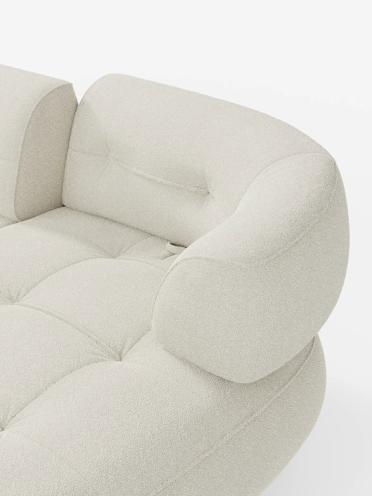 Croissant, divano angolare dal design a forma di fagiolo con schienali regolabili in morbido tessuto effetto cotone smacchiabile T33, un divano componibile organico color crema con finitura testurizzata, bordi arrotondati, trapuntatura profonda e schienali regolabili.