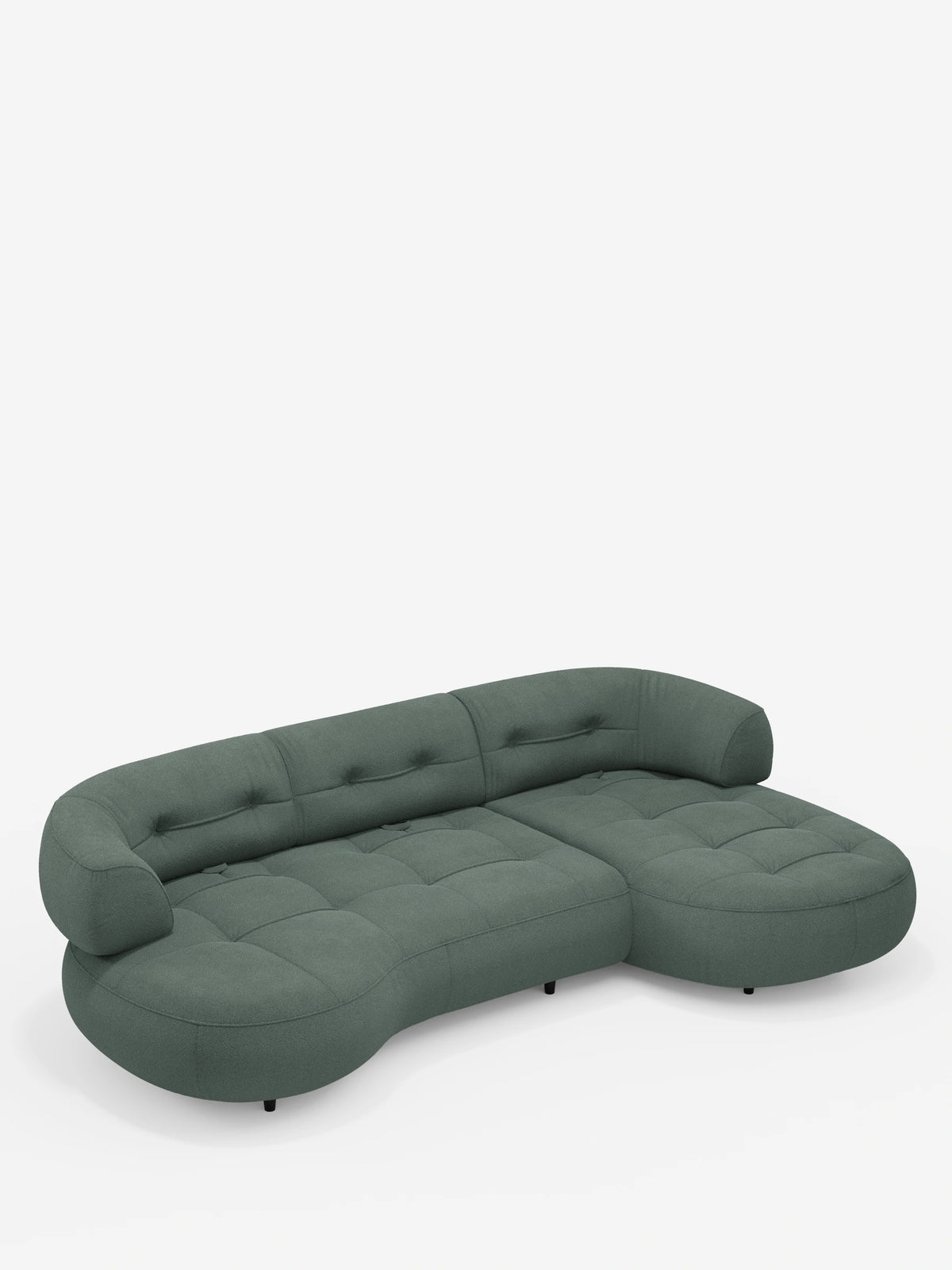 Croissant, divano angolare dal design a forma di fagiolo con schienali scorrevoli in morbido tessuto effetto cotone lavabile T33: un divano componibile dalla linea curva, a forma di fagiolo, in verde salvia con imbottitura a bottoni profondi e piedini neri bassi.