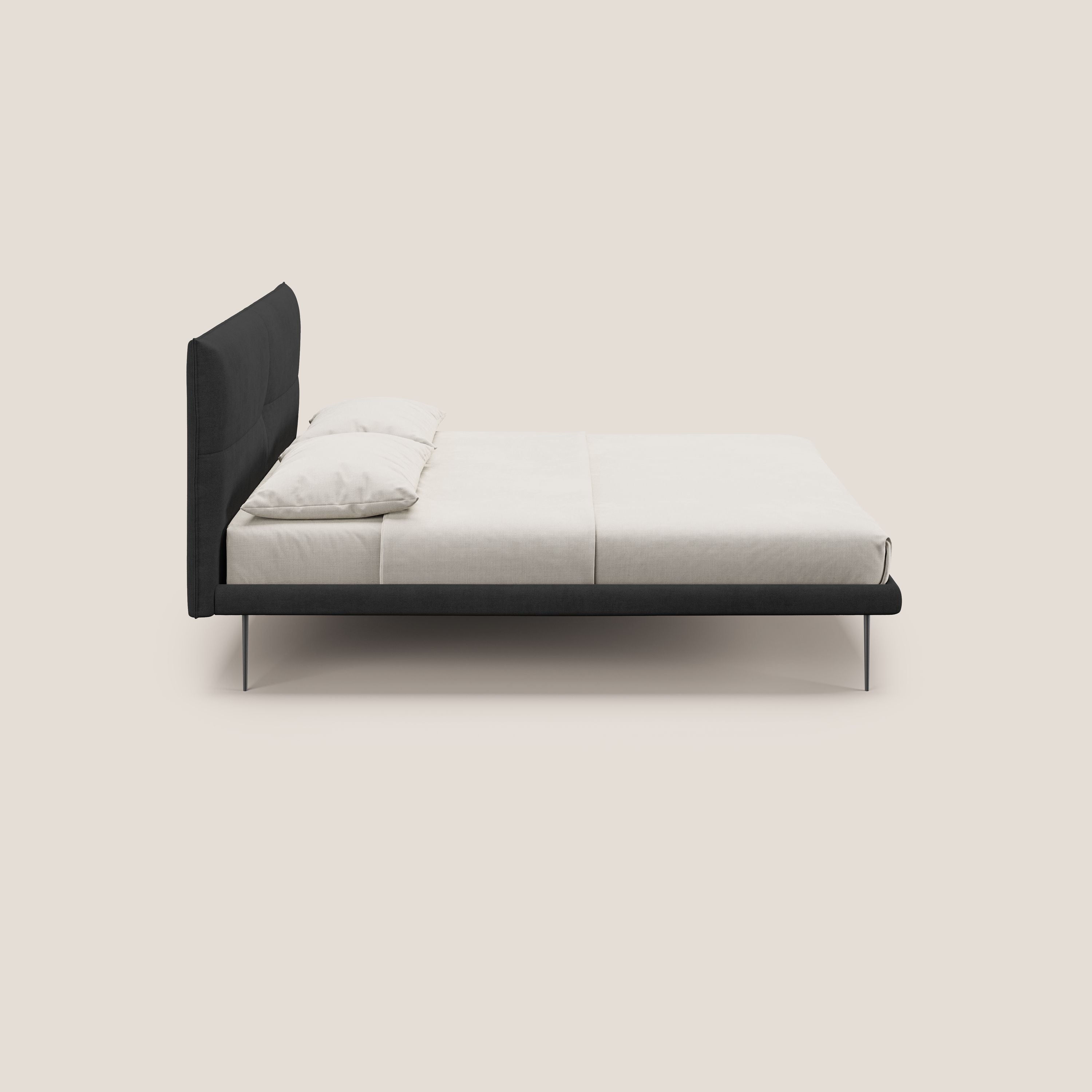 Akiko letto imbottito con piedi alti in metallo in tessuto impermeabile T02 nero - divani.store