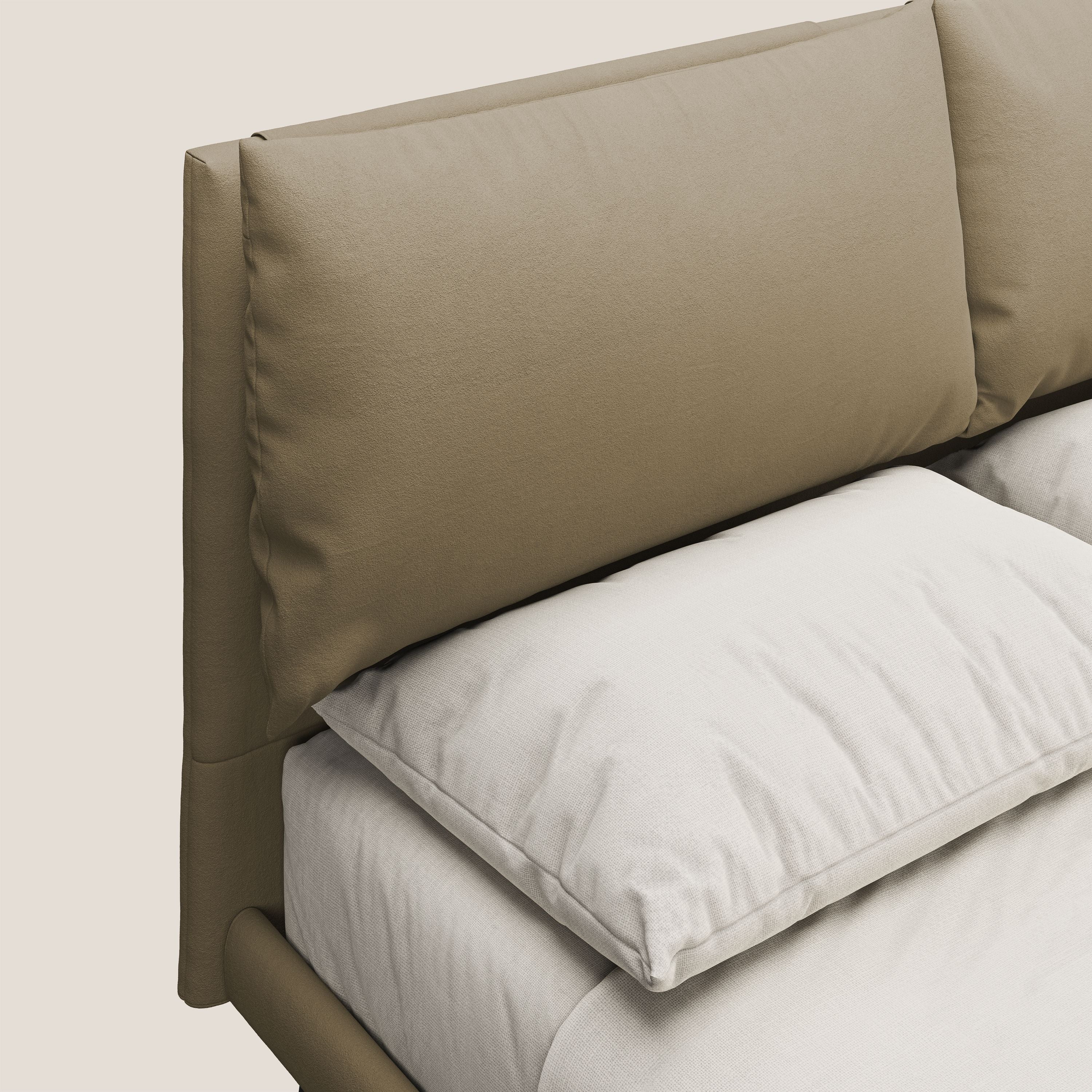 Astrid letto imbottito con piedi in legno in microfibra smacchiabile T11 beige - divani.store
