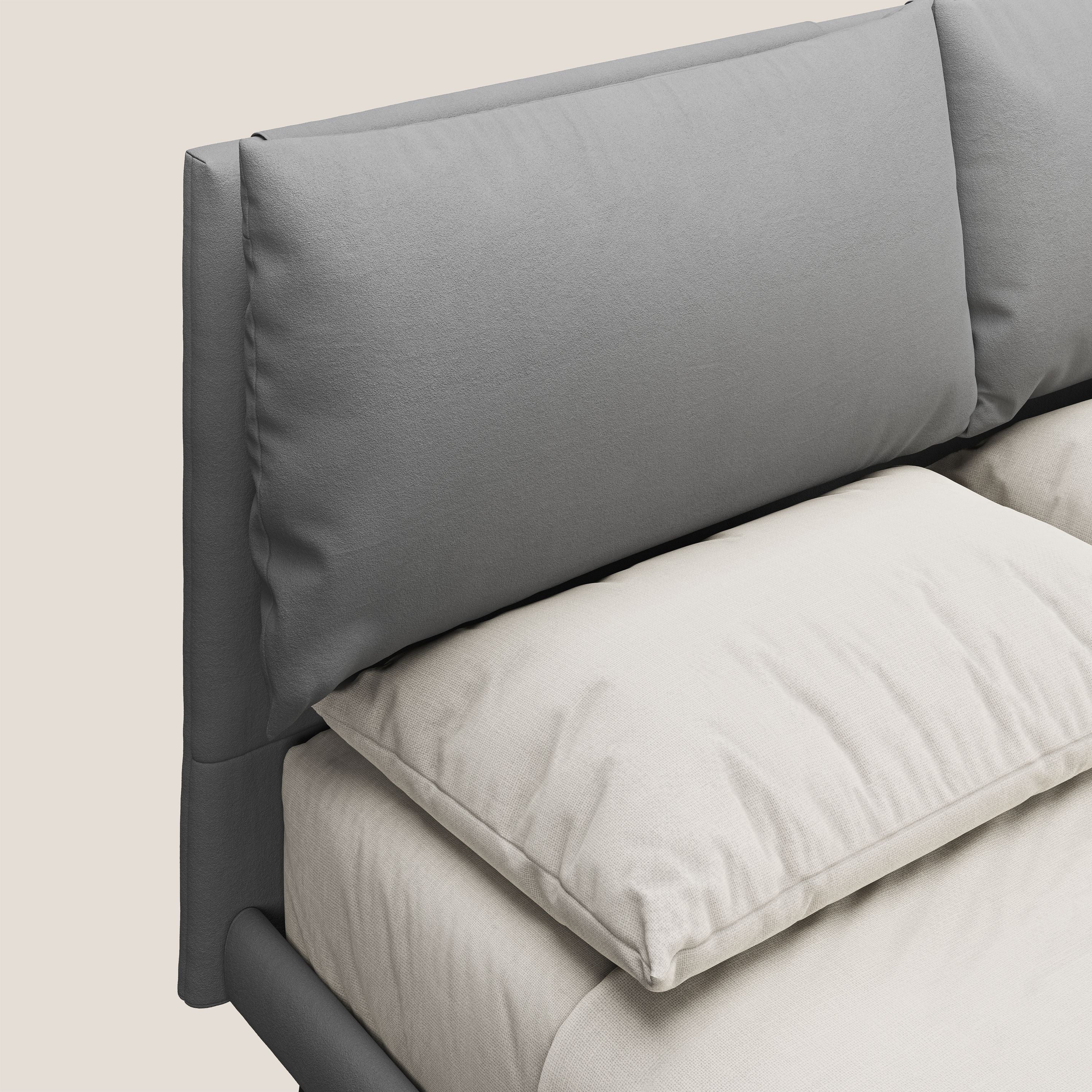 Astrid letto imbottito con piedi in legno in microfibra smacchiabile T11 grigio - divani.store