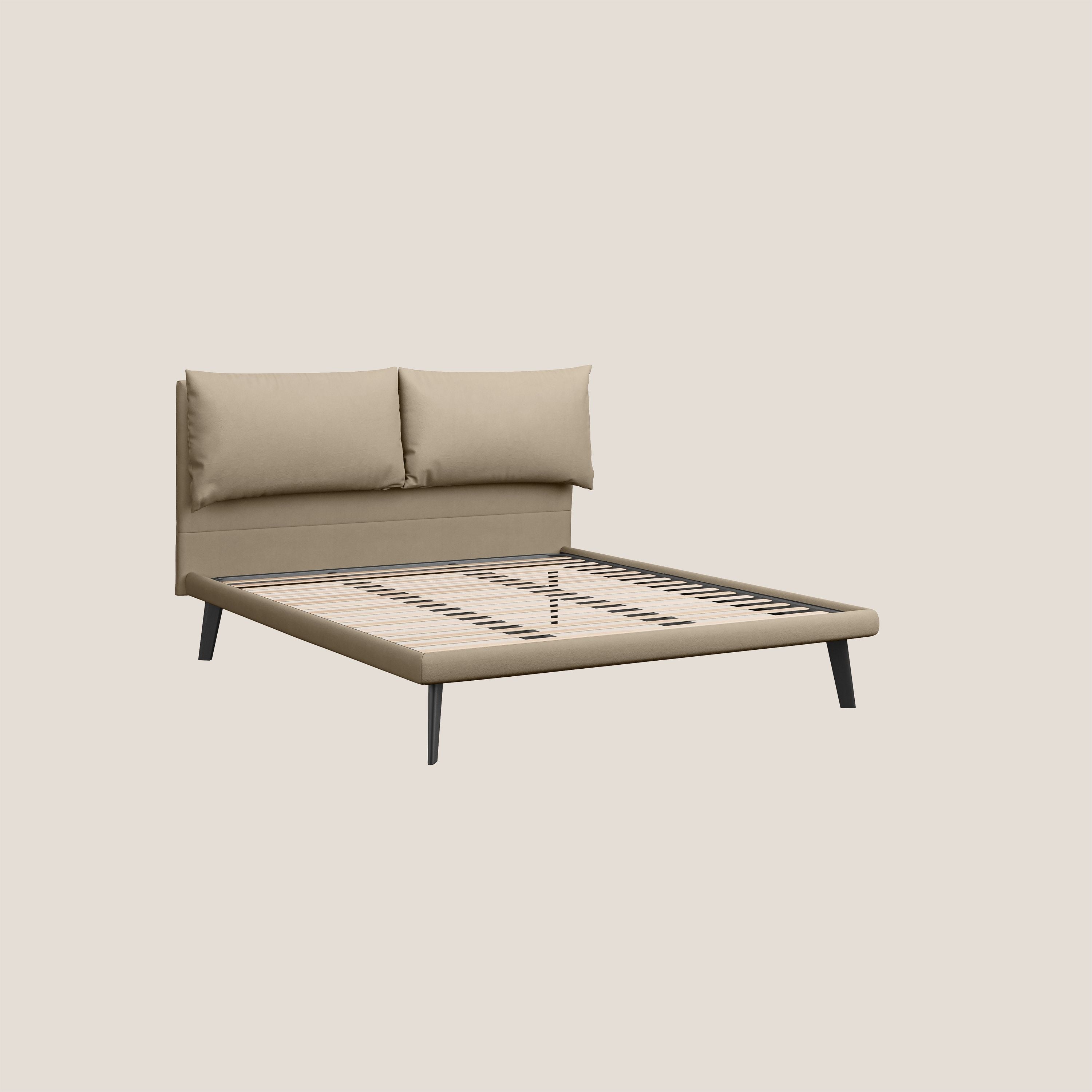 Astrid letto imbottito con piedi in legno in microfibra smacchiabile T11 tortora - divani.store