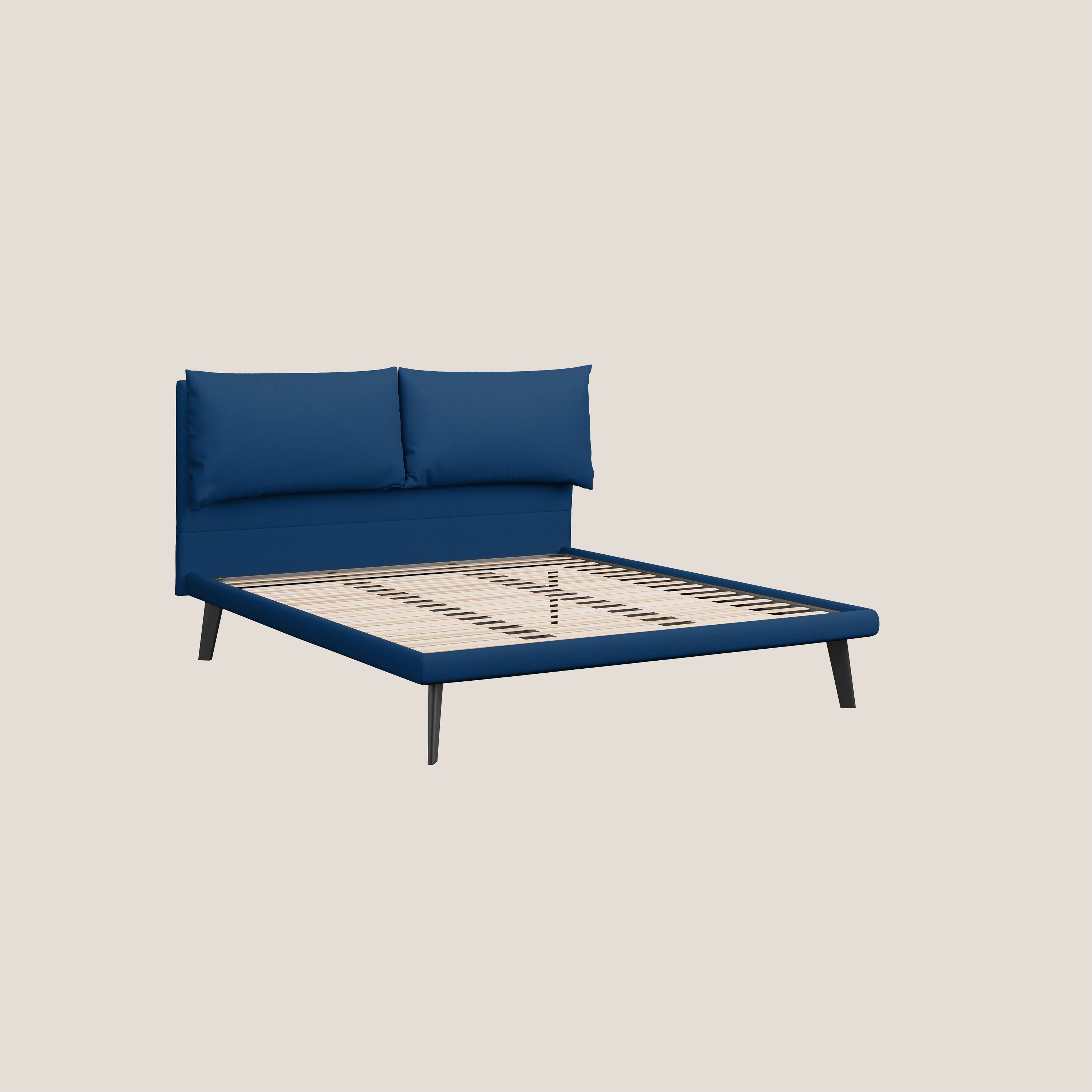 Astrid letto imbottito con piedi in legno in microfibra smacchiabile T11 blu - divani.store
