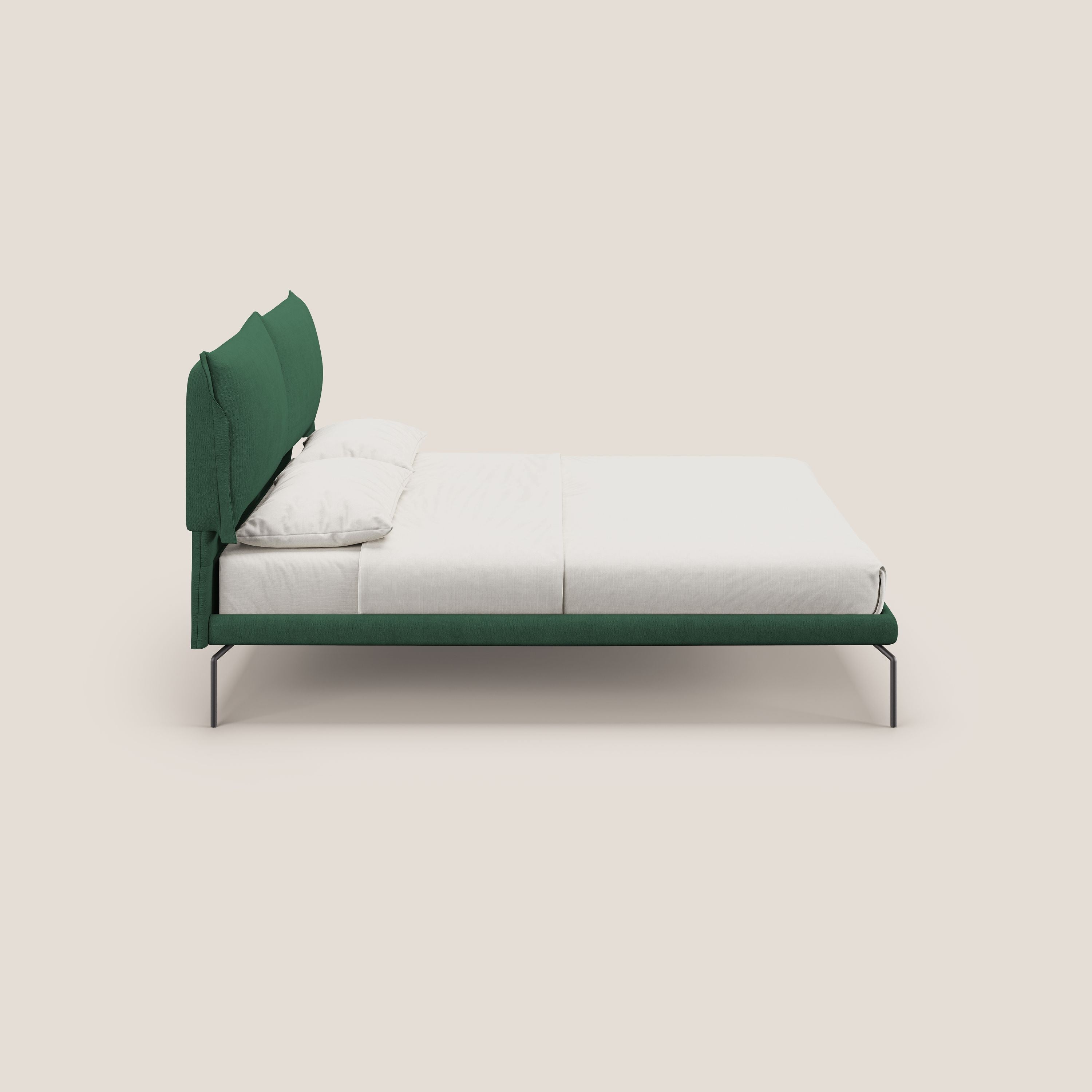 Bice letto imbottito con cuscini e piedi alti in metallo in tessuto impermeabile T02 verde - divani.store