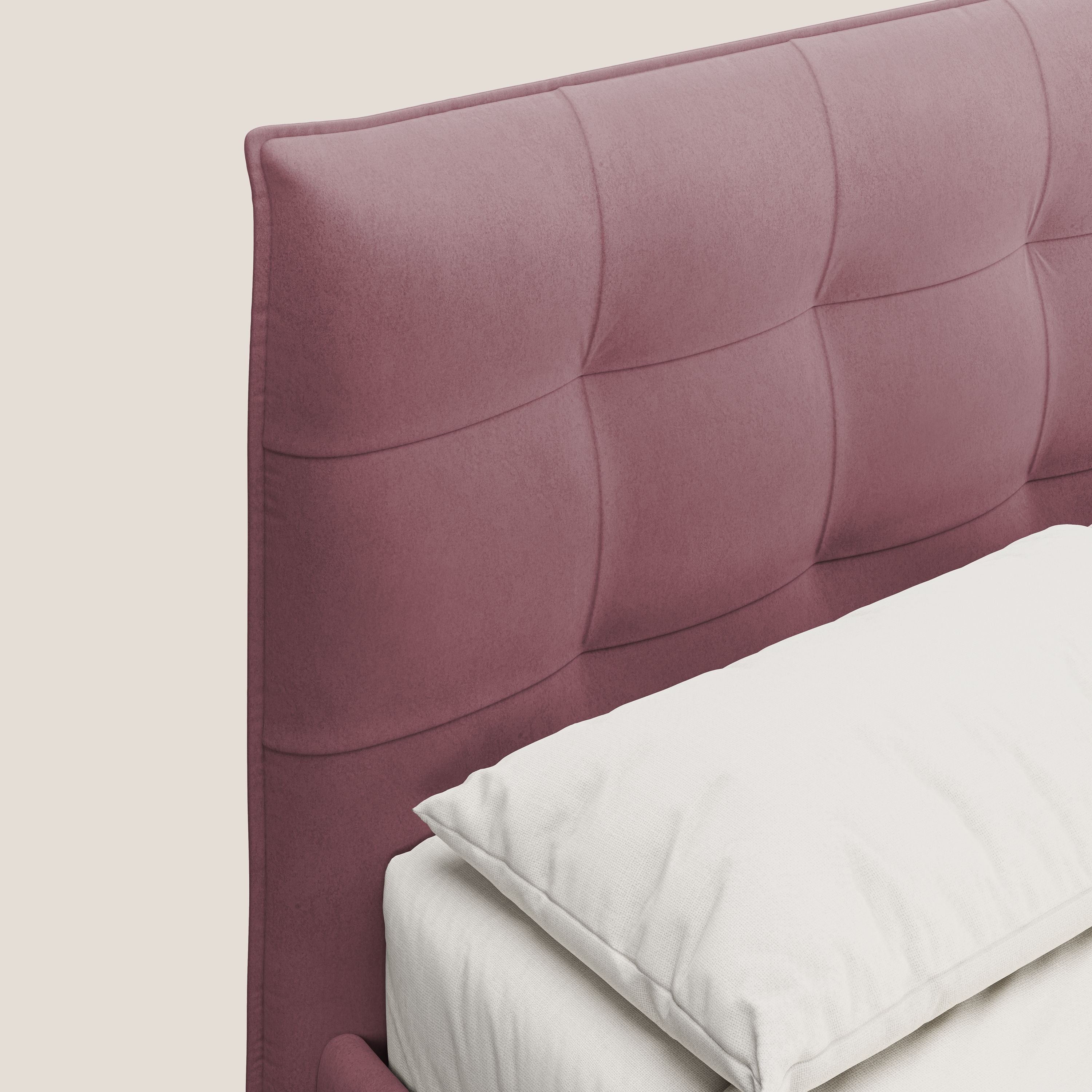 Brigitte letto con testata trapuntata piedi alti in mogano e tessuto impermeabile T09 salmone - divani.store