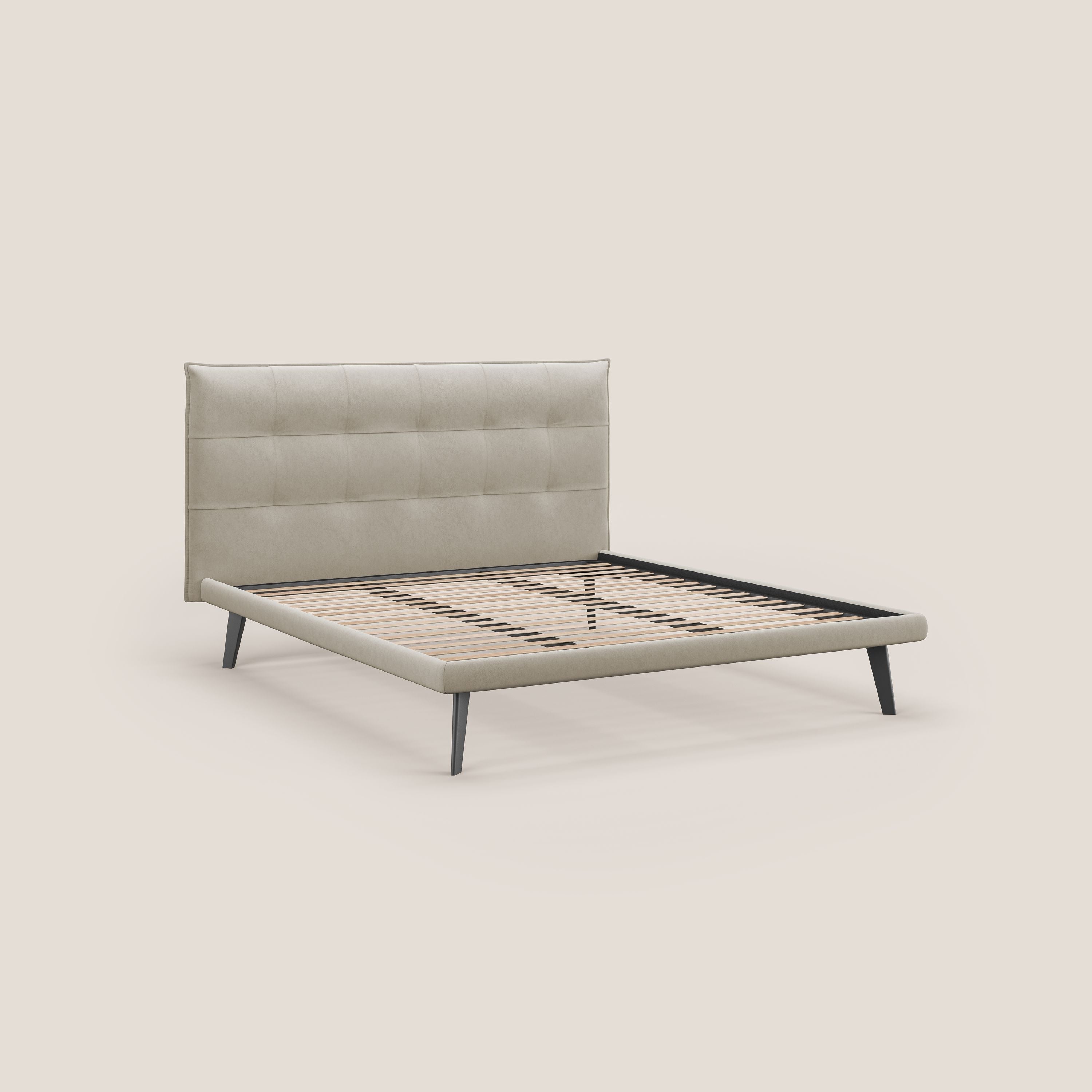 Brigitte letto con testata trapuntata piedi alti in mogano e tessuto impermeabile T09 beige - divani.store