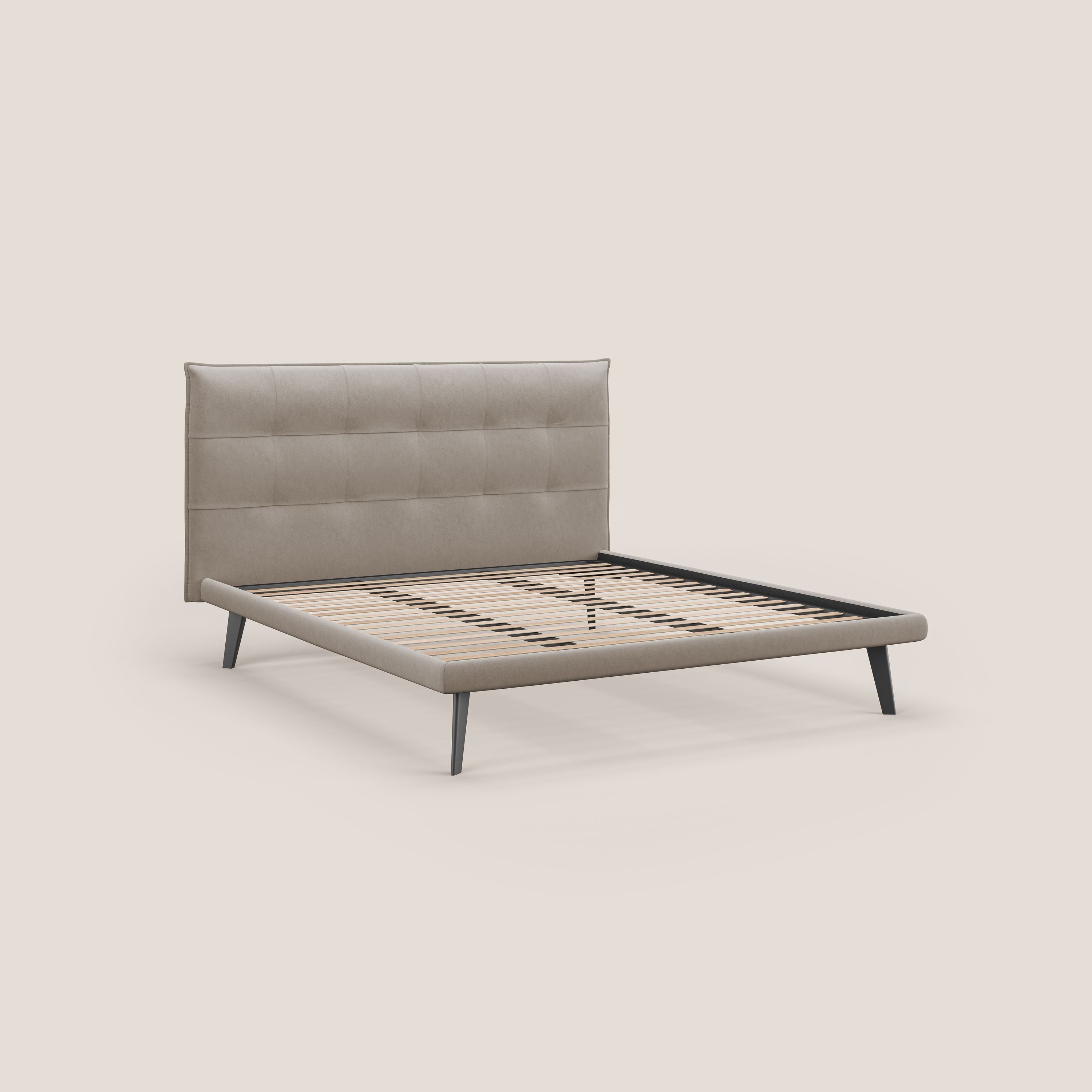 Brigitte letto con testata trapuntata piedi alti in mogano e tessuto impermeabile T09 tortora - divani.store