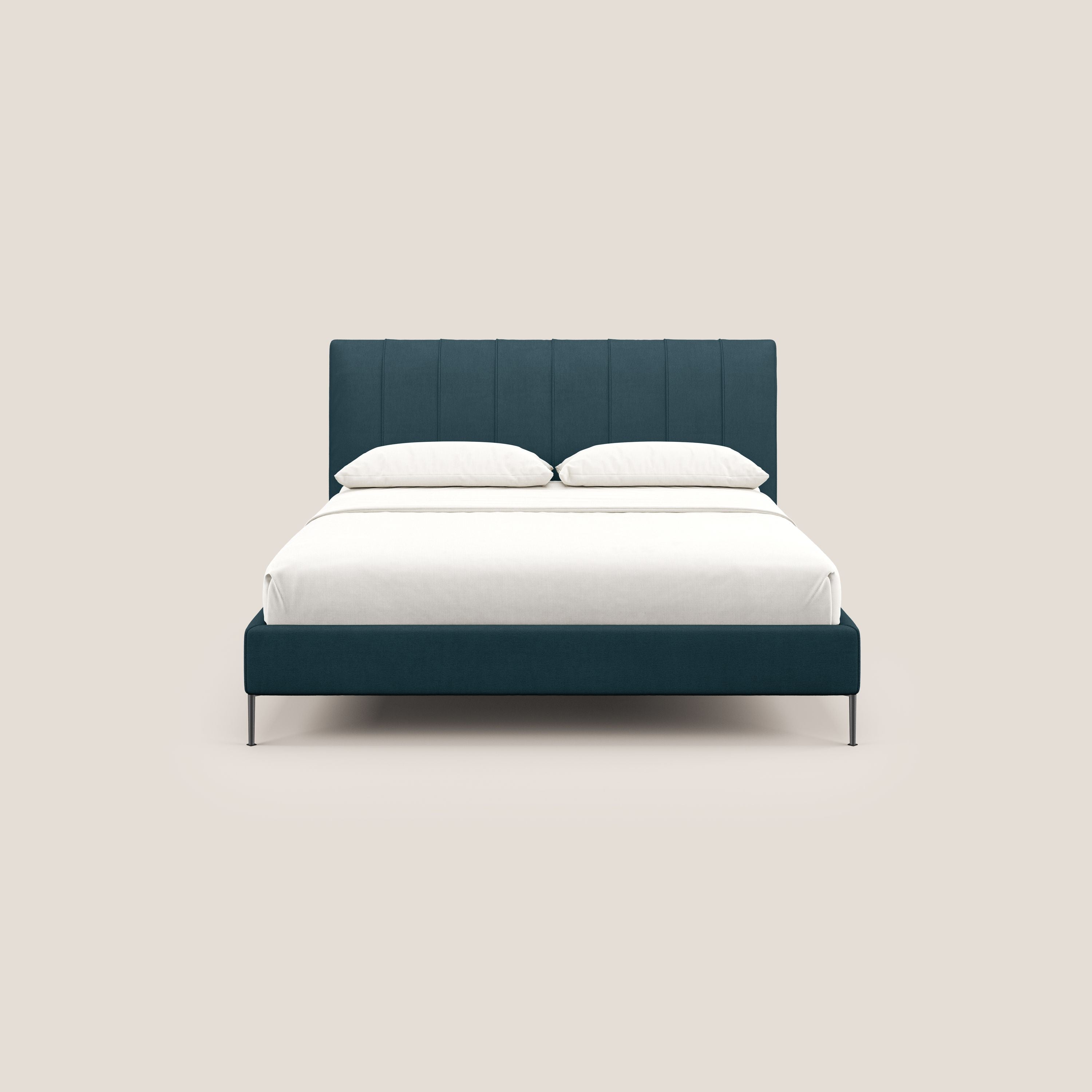 Calliope letto imbottito piedini alti completamente sfoderabile in tessuto smacchiabile T17 petrolio - divani.store