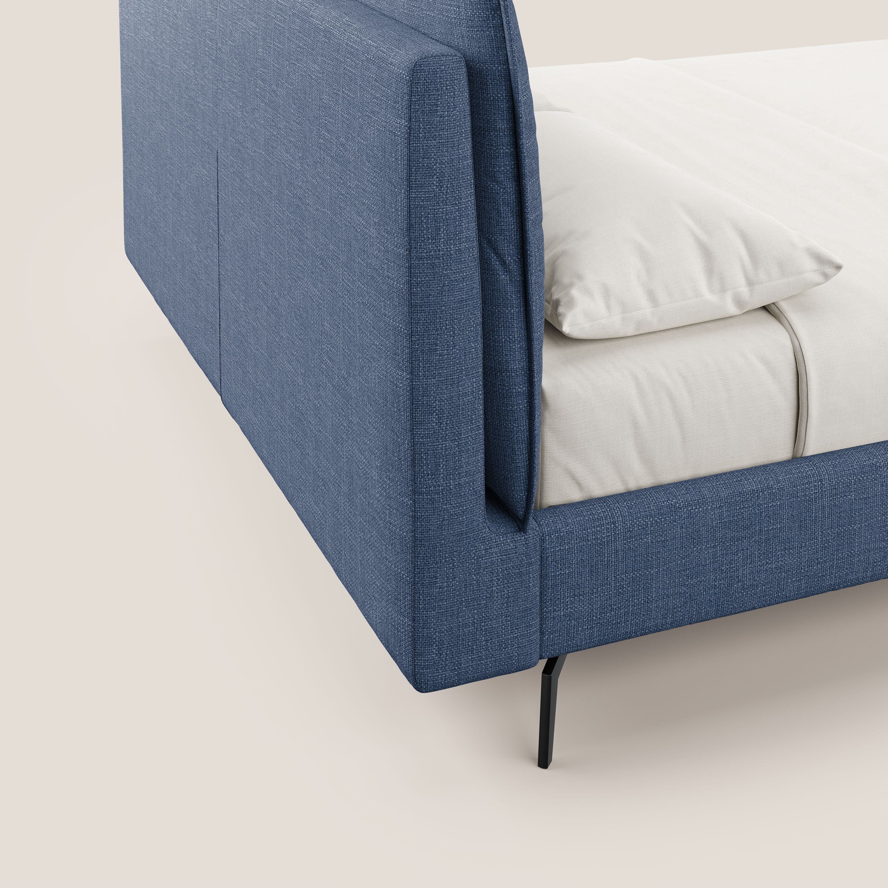 Cloe letto imbottito con piedi in metallo sfoderabile in tessuto fiammato impermeabile T06 blu - divani.store