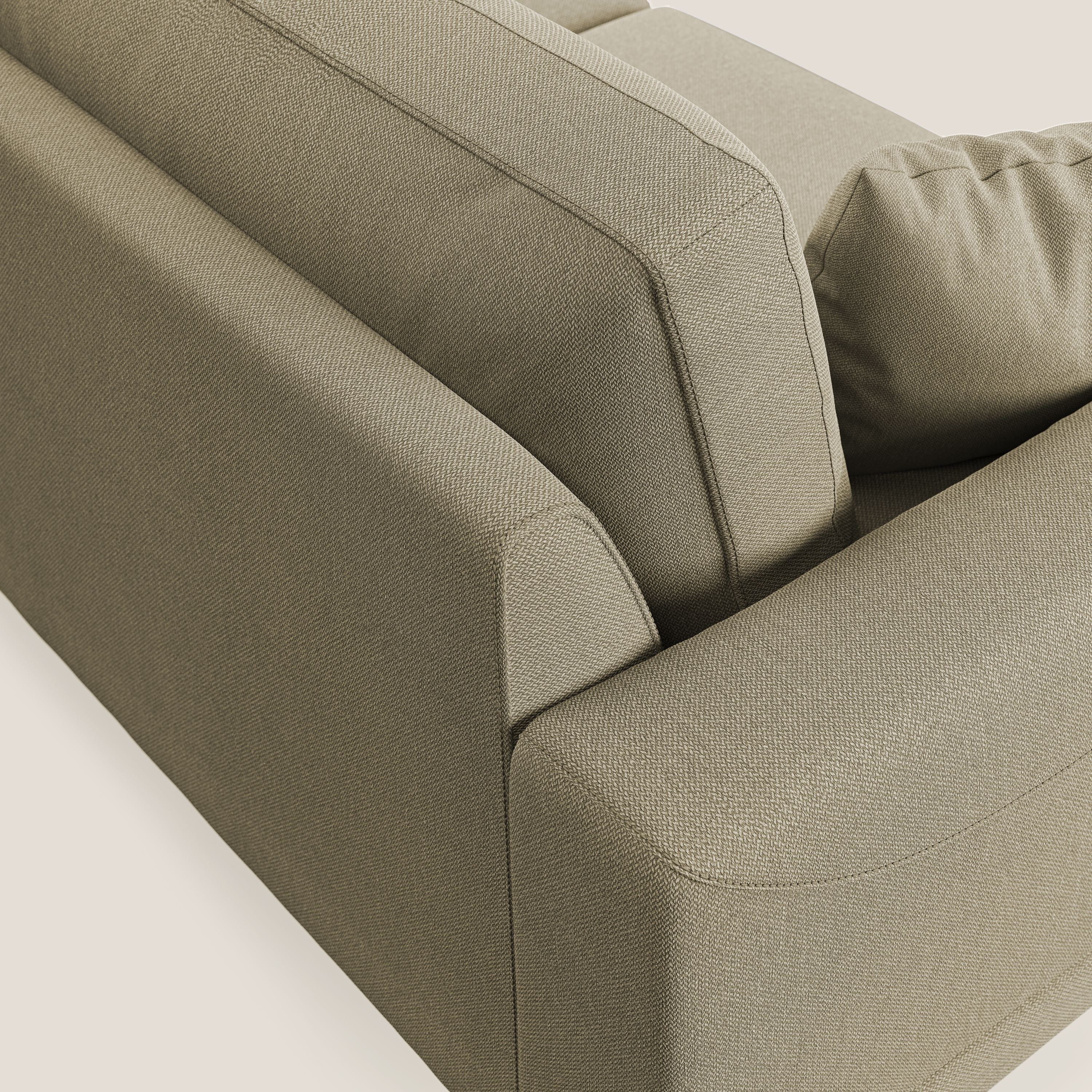 Dorian divano moderno in tessuto morbido antimacchia T05 cammello - divani.store