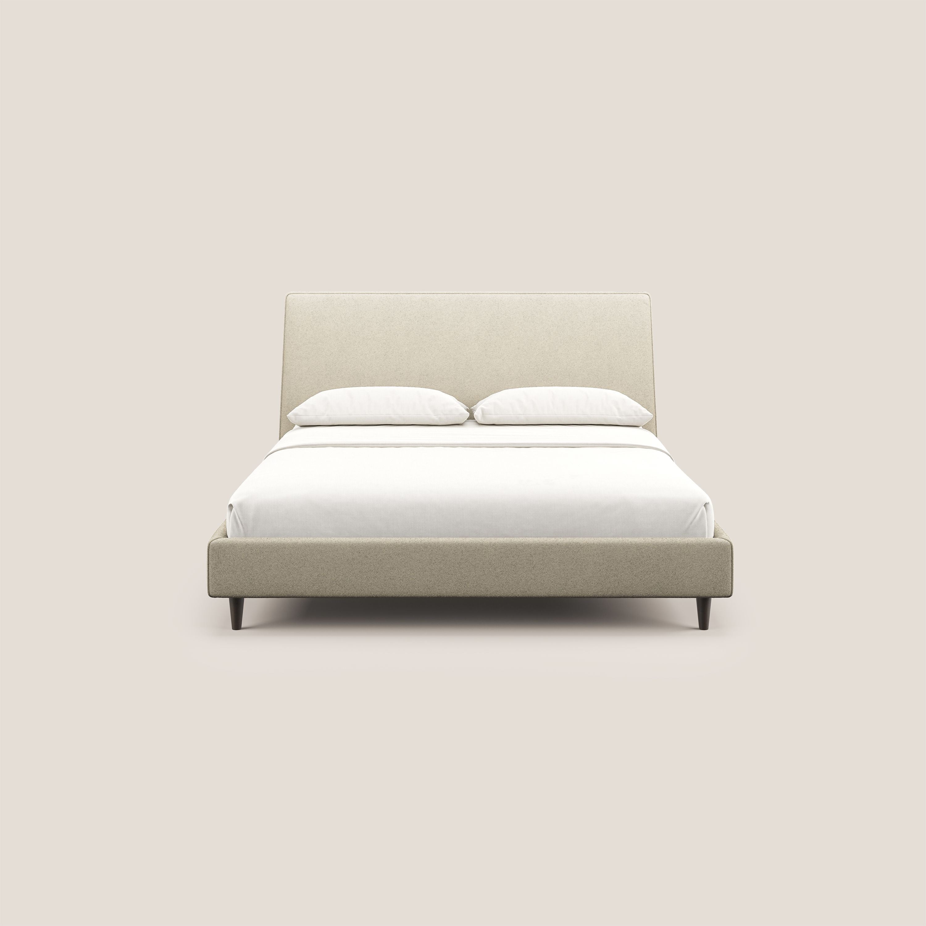 Dorotea letto imbottito con piedi in legno in morbido bouclé impermeabile T07 beige - divani.store
