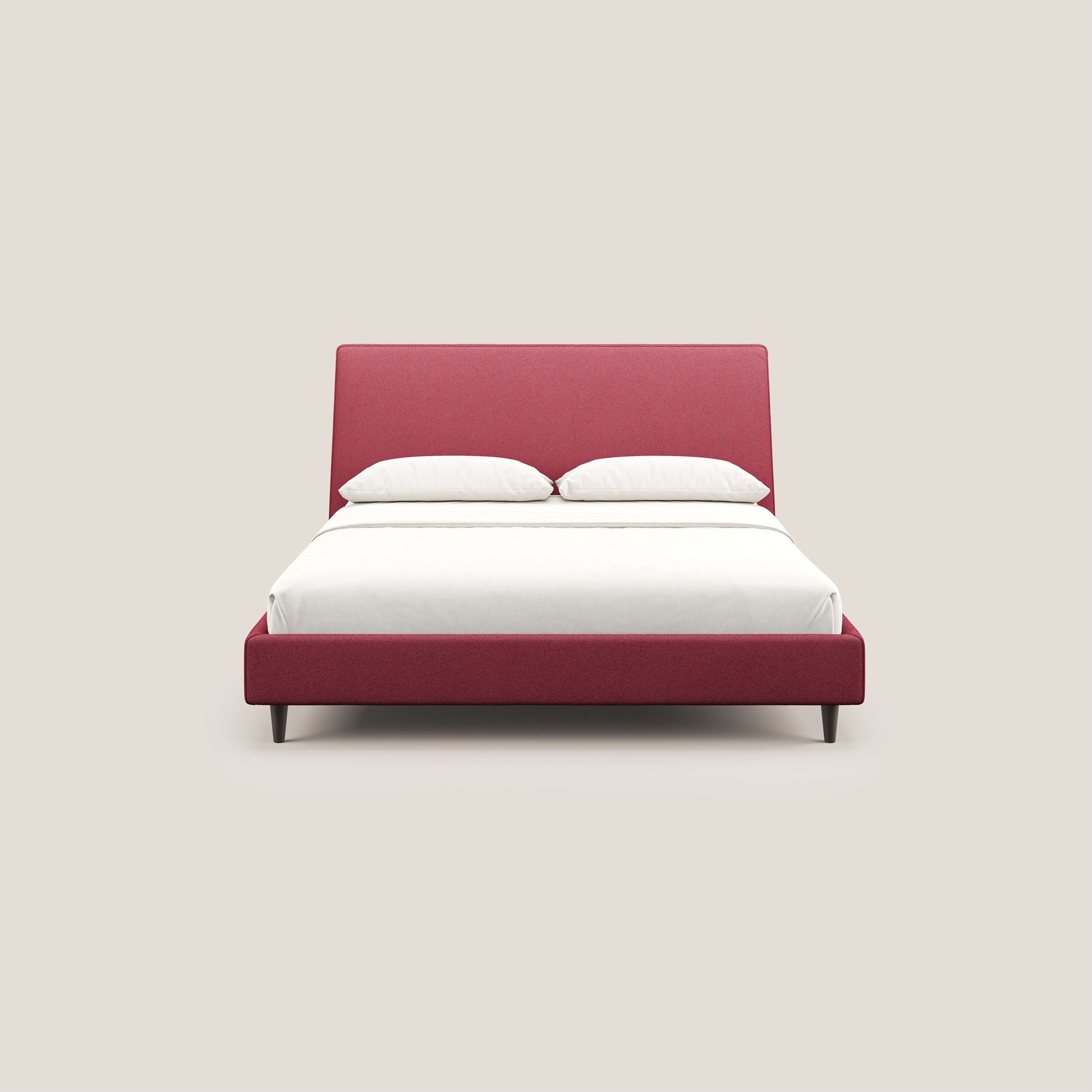 Dorotea letto imbottito con piedi in legno in morbido bouclé impermeabile T07 rosso - divani.store