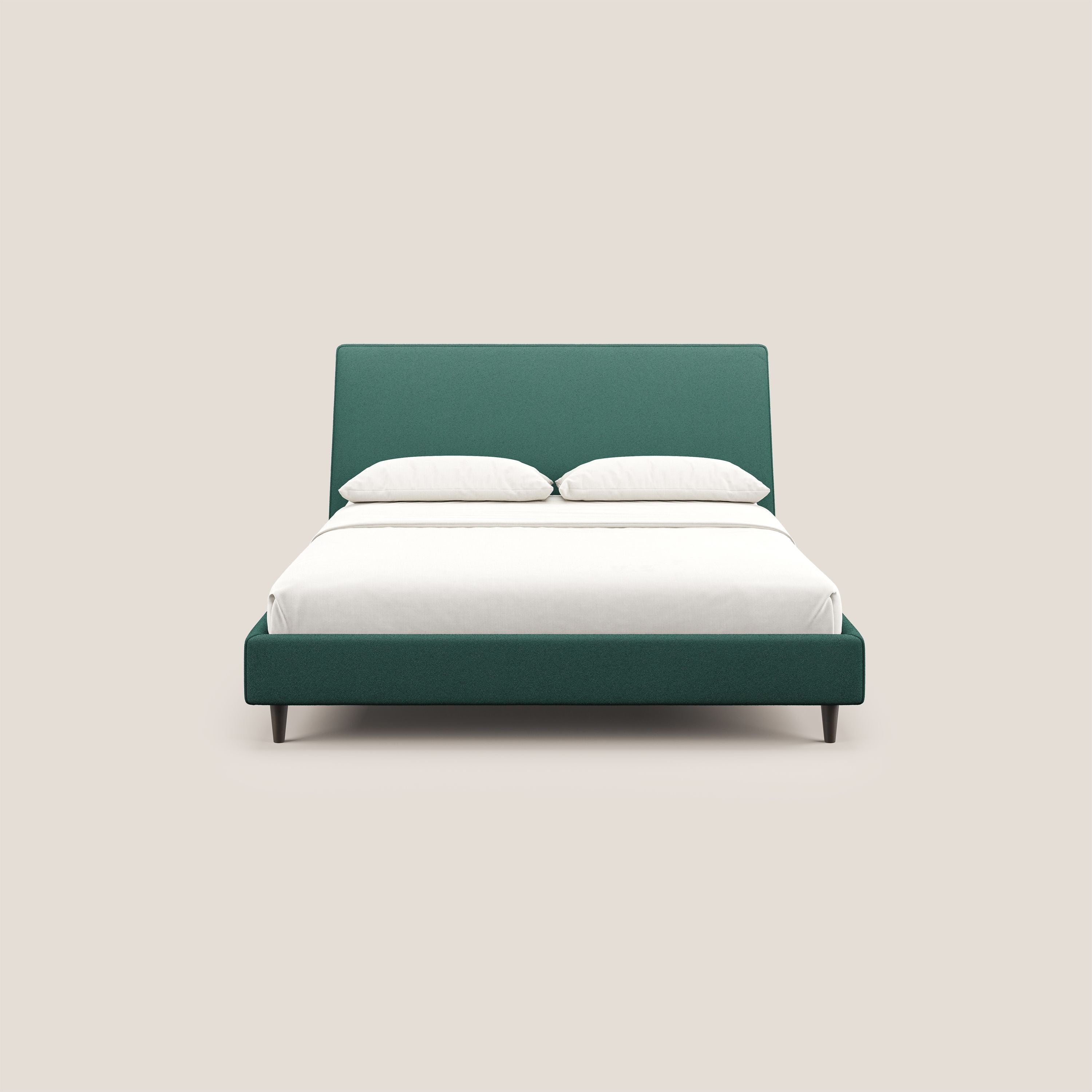 Dorotea letto imbottito con piedi in legno in morbido bouclé impermeabile T07 verde - divani.store