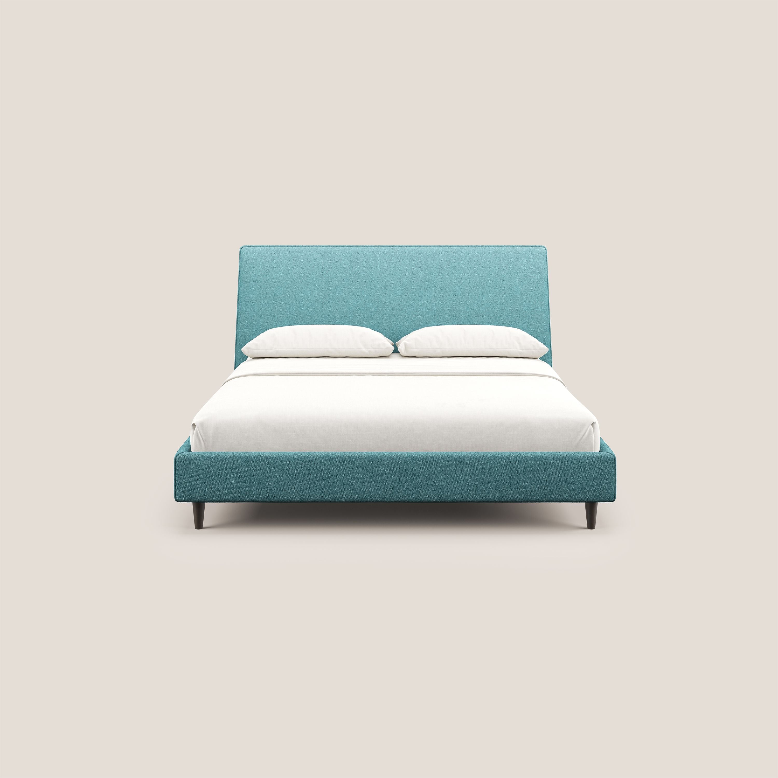 Dorotea letto imbottito con piedi in legno in morbido bouclé impermeabile T07 azzurro - divani.store