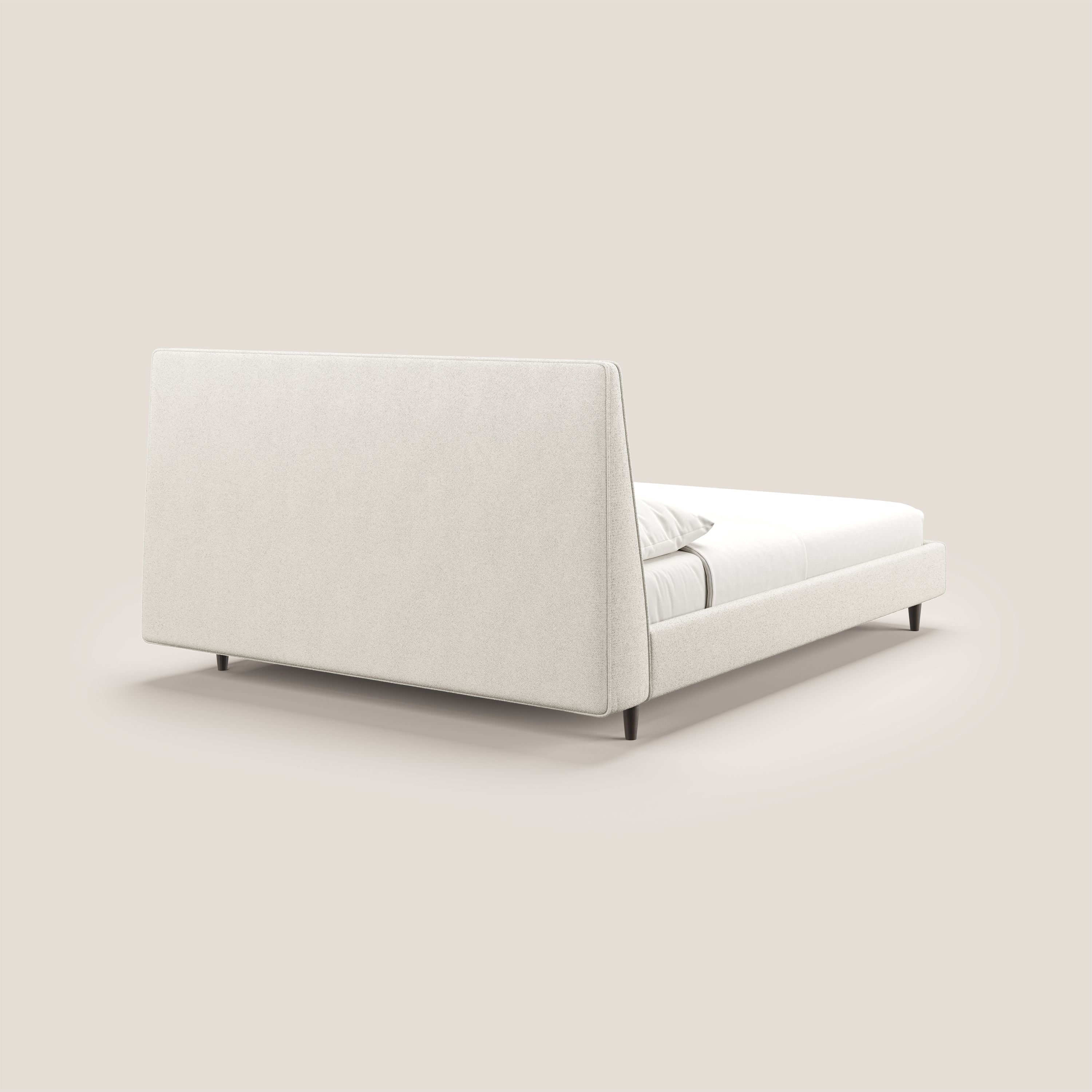 Dorotea letto imbottito con piedi in legno in morbido bouclé impermeabile T07 bianco - divani.store