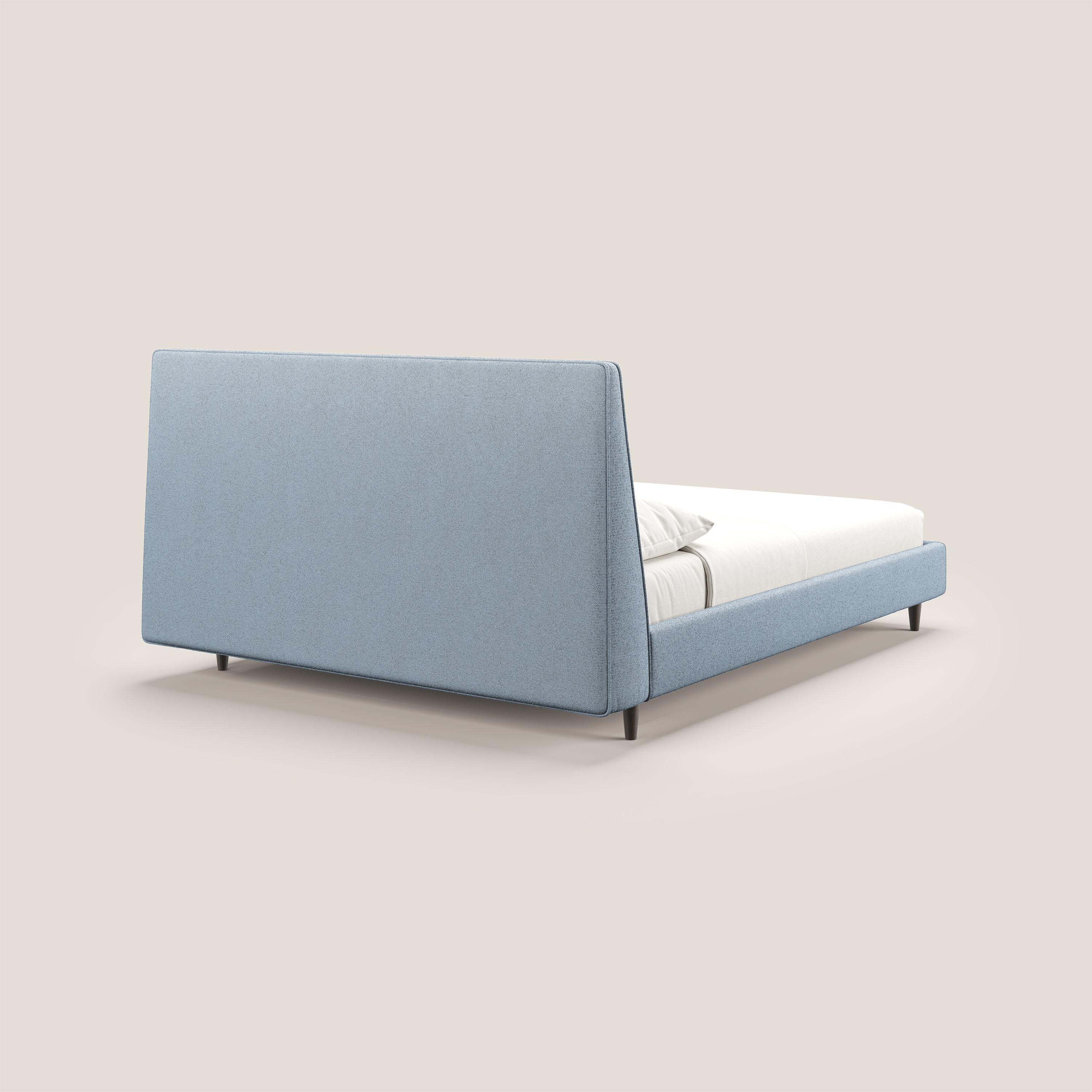 Dorotea letto imbottito con piedi in legno in morbido bouclé impermeabile T07 carta da zucchero - divani.store