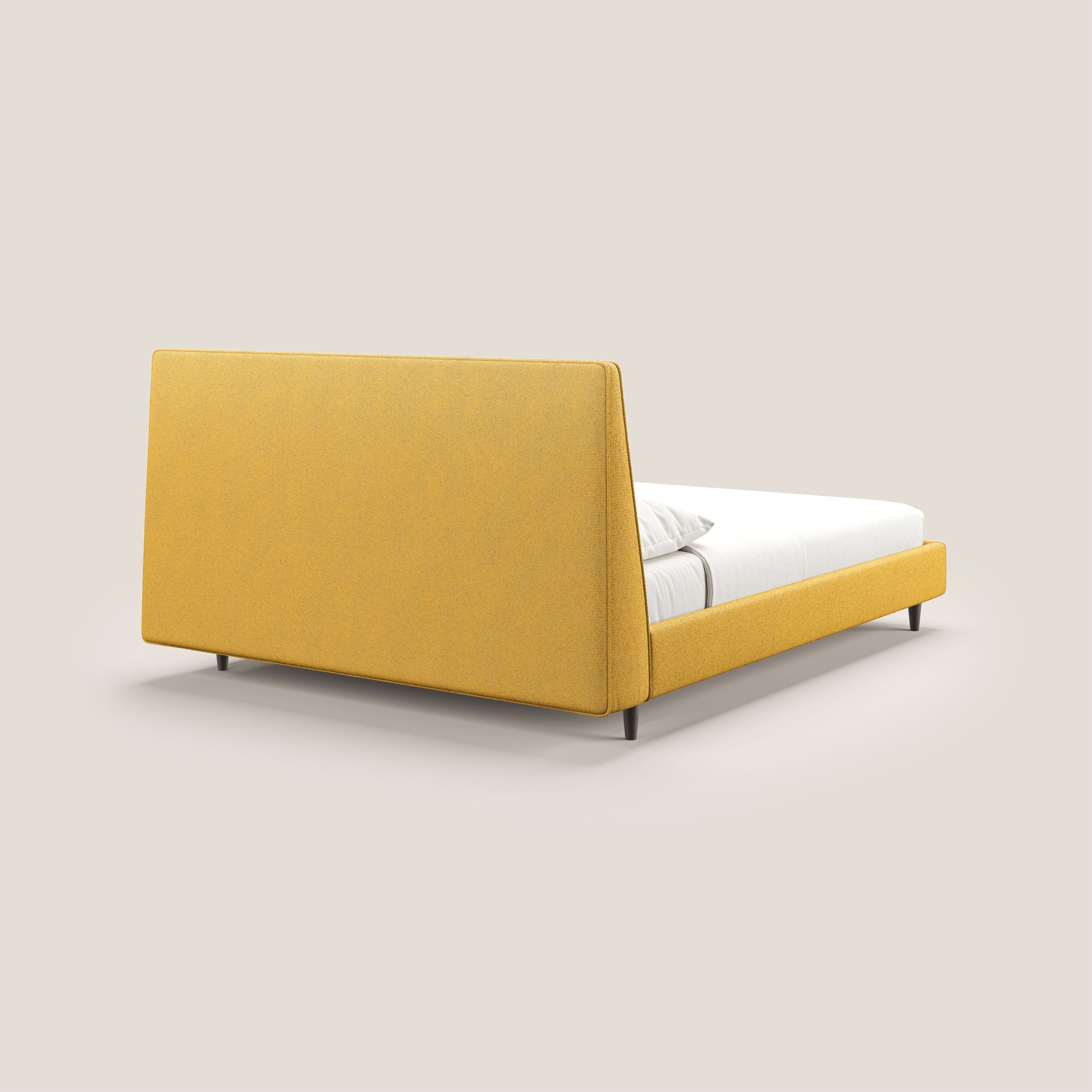 Dorotea letto imbottito con piedi in legno in morbido bouclé impermeabile T07 giallo - divani.store