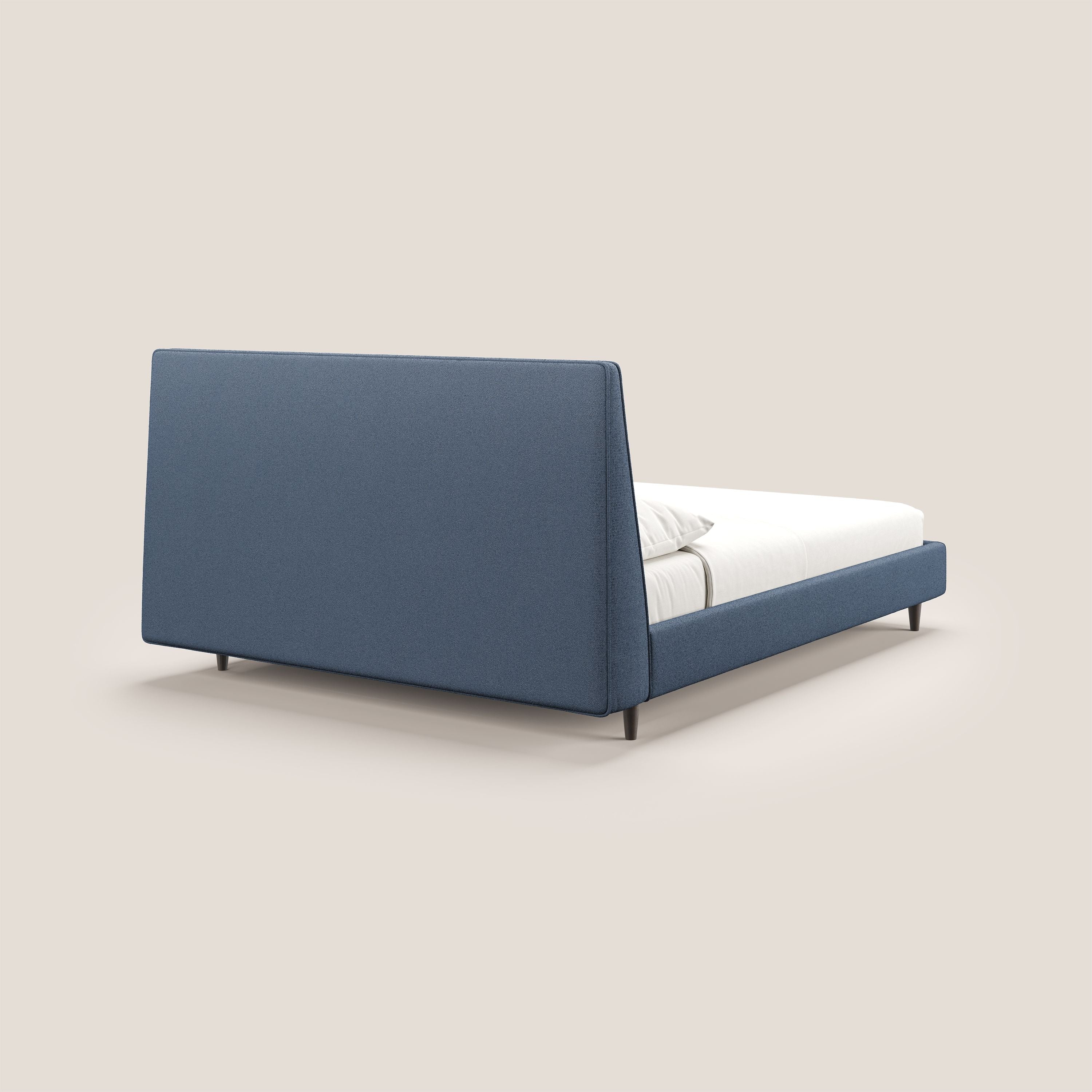 Dorotea letto imbottito con piedi in legno in morbido bouclé impermeabile T07 blu - divani.store