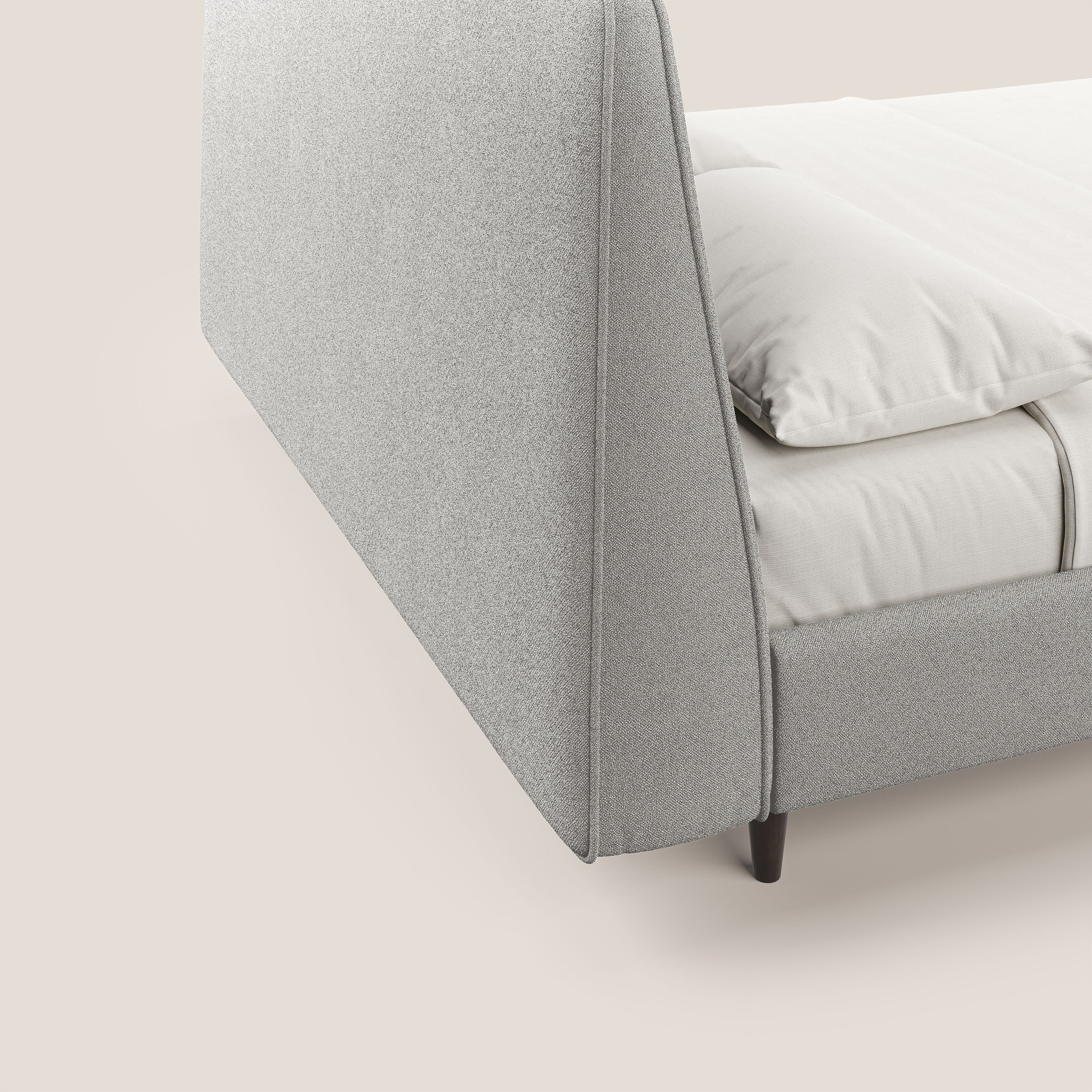 Dorotea letto imbottito con piedi in legno in morbido bouclé impermeabile T07 grigio - divani.store