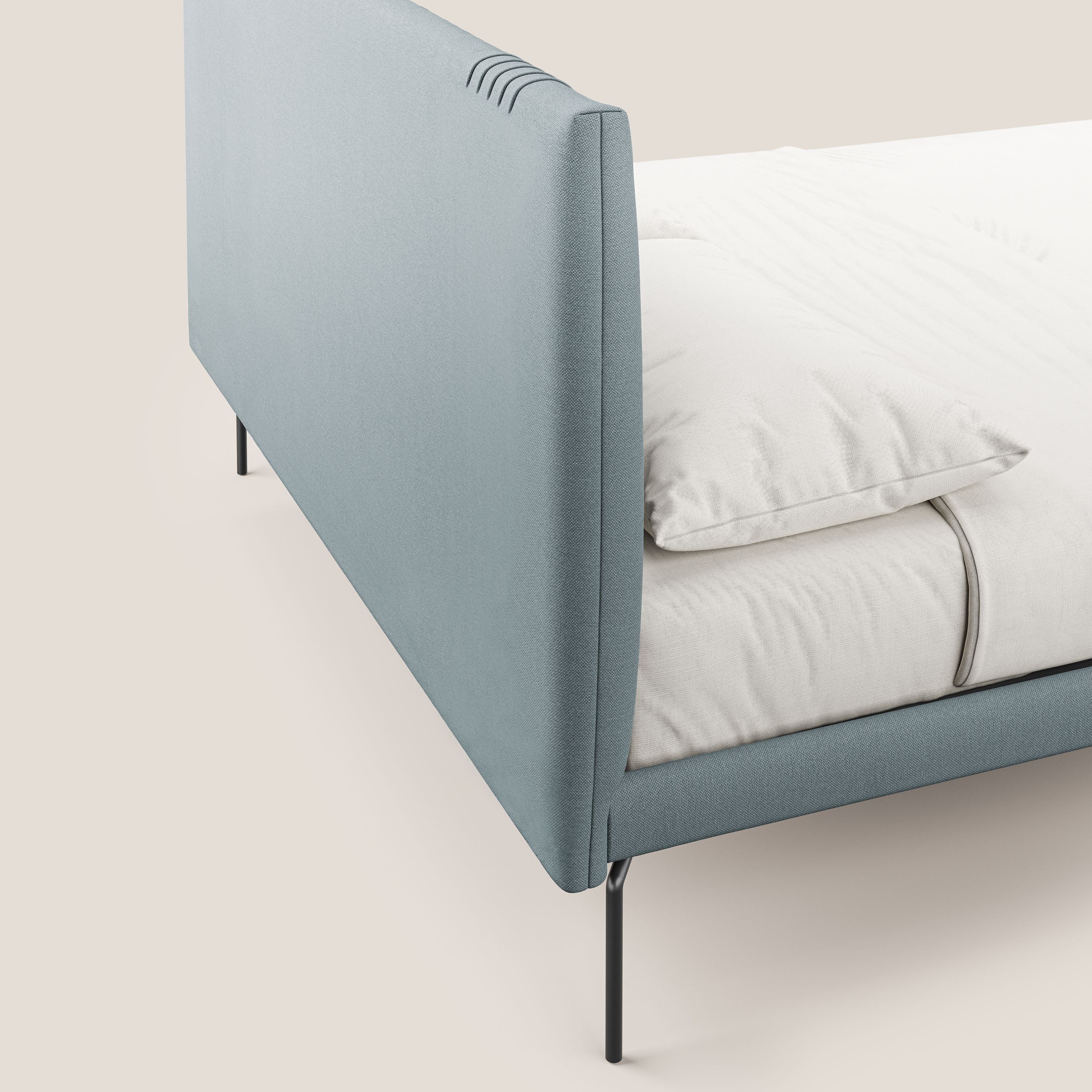 Finn letto imbottito con piedi alti in metallo in tessuto smacchiabile T05 carta da zucchero - divani.store