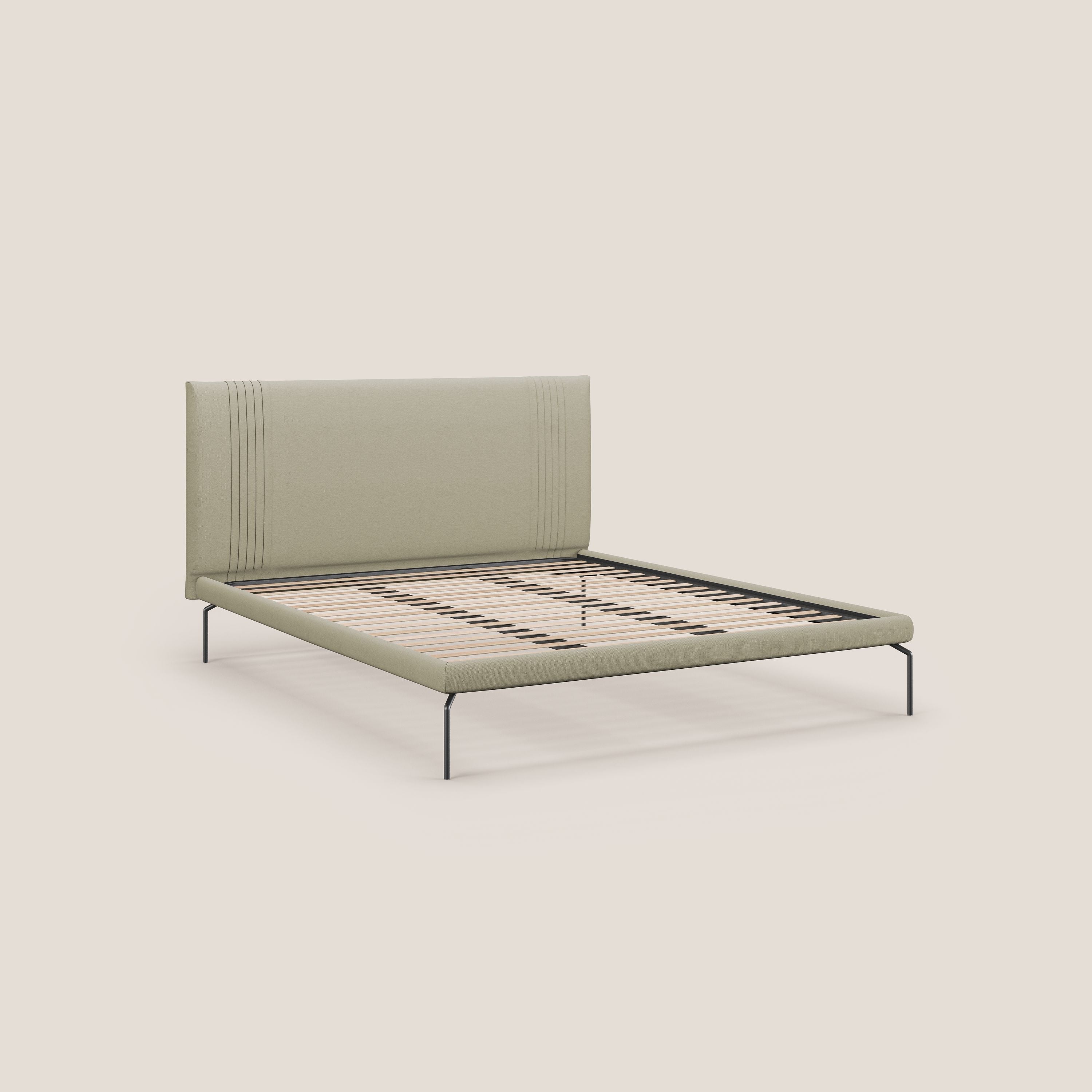 Finn letto imbottito con piedi alti in metallo in tessuto smacchiabile T05 panna - divani.store