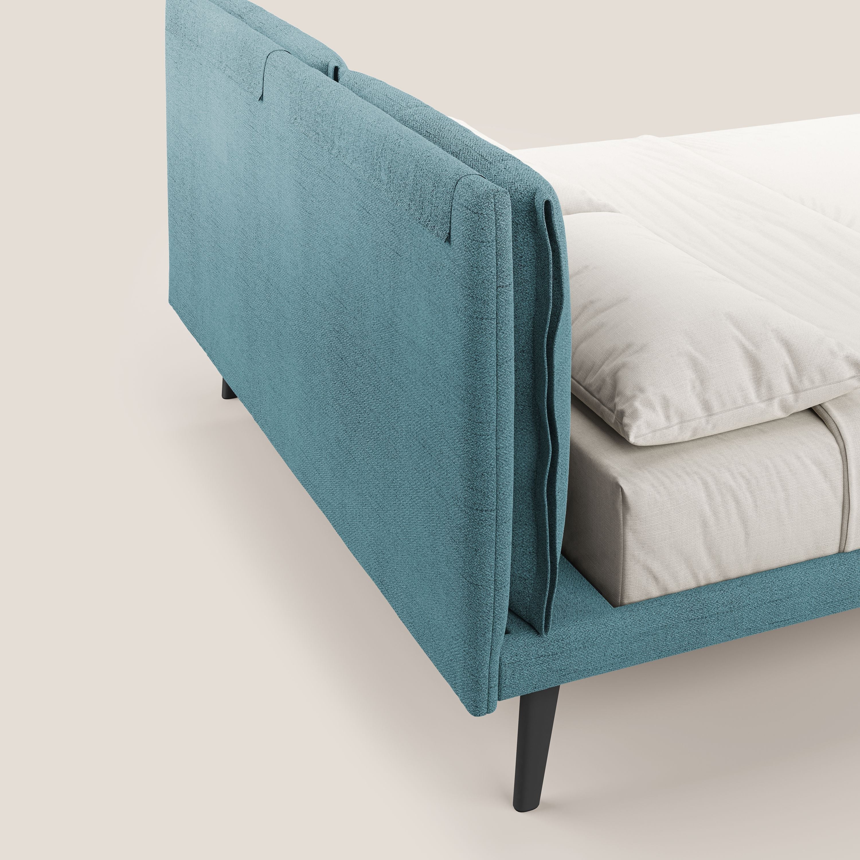 Ibuki letto con cuscini trapuntati regolabili e piedi in mogano in tessuto fiammato impermeabile T03 azzurro - divani.store