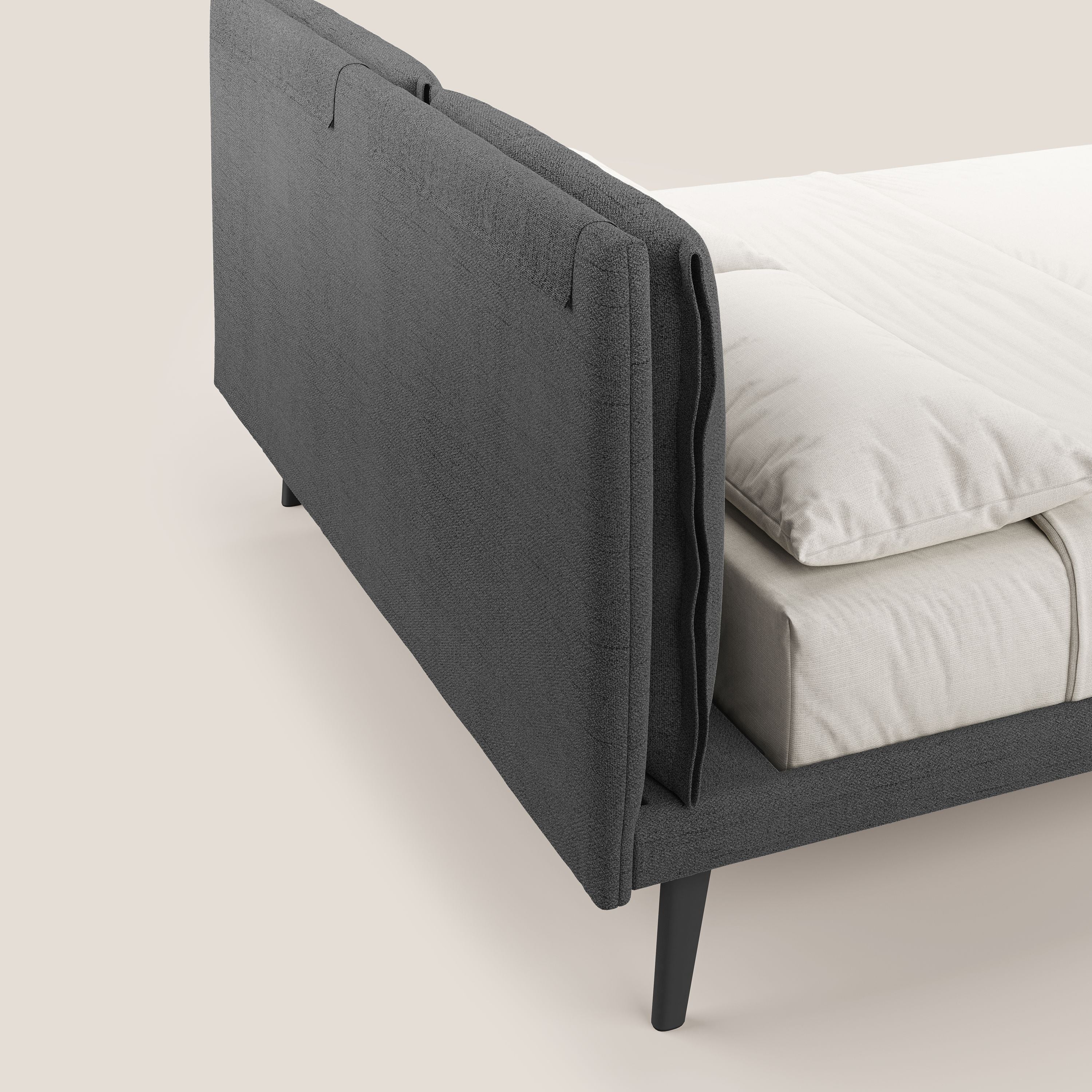 Ibuki letto con cuscini trapuntati regolabili e piedi in mogano in tessuto fiammato impermeabile T03 grigio - divani.store