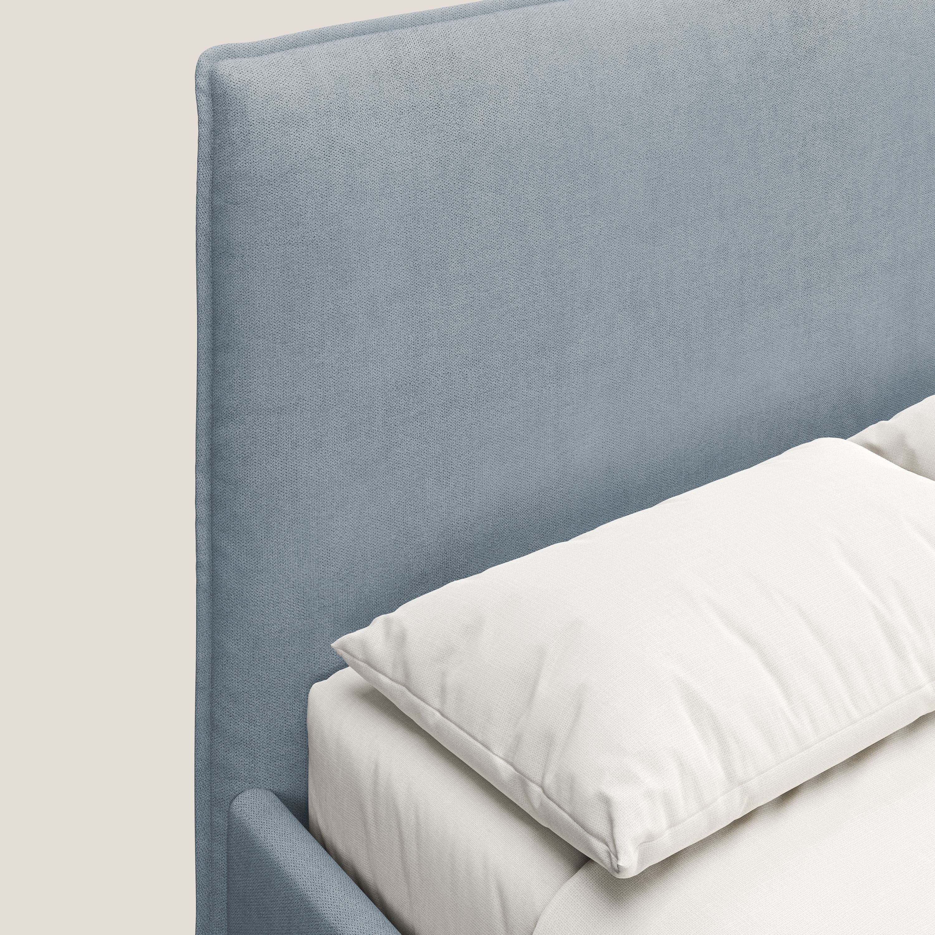 Iris letto imbottito con piedini neri sfoderabile in tessuto impermeabile T02 carta da zucchero - divani.store